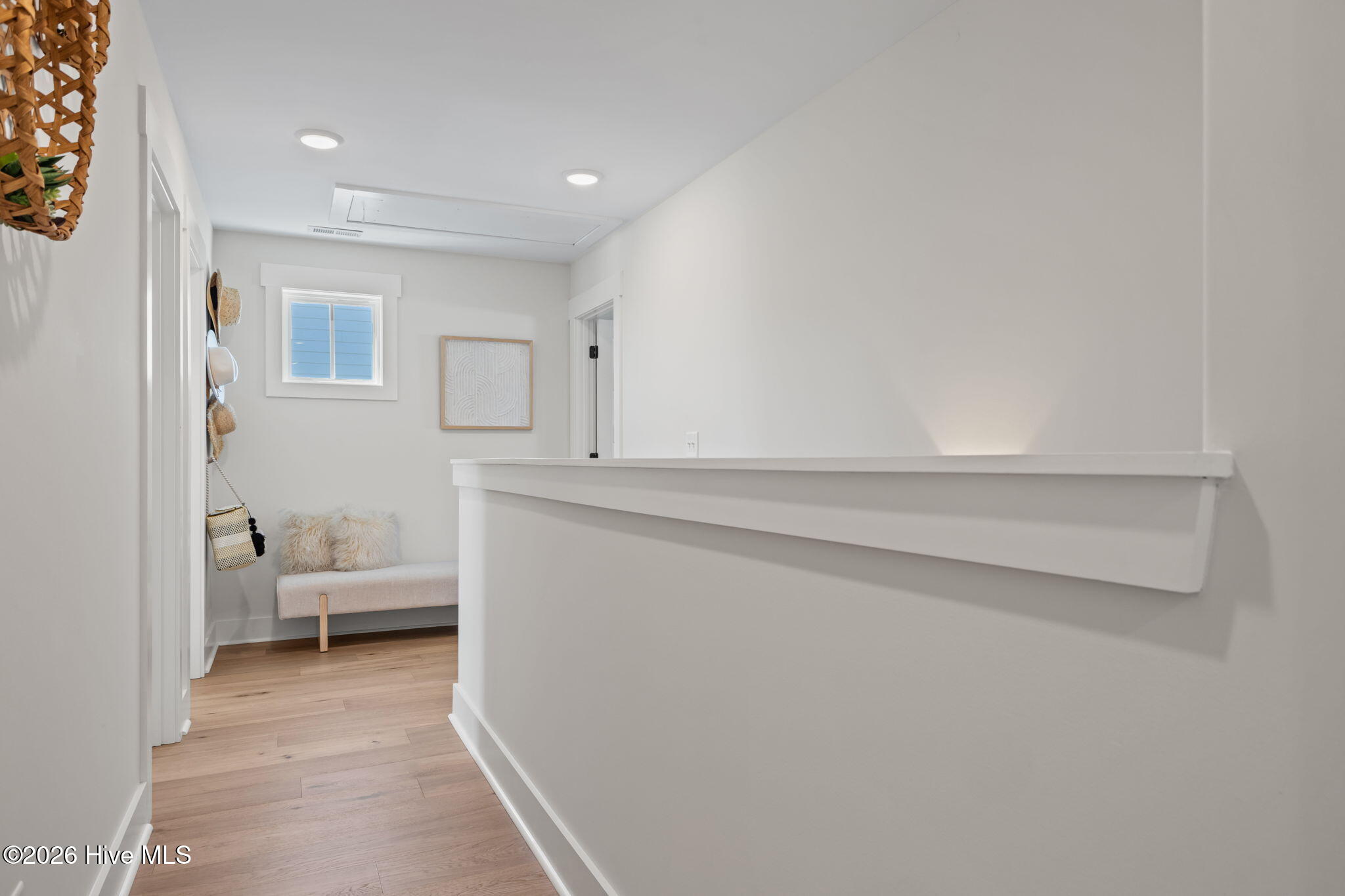 100569687 | Photo 27