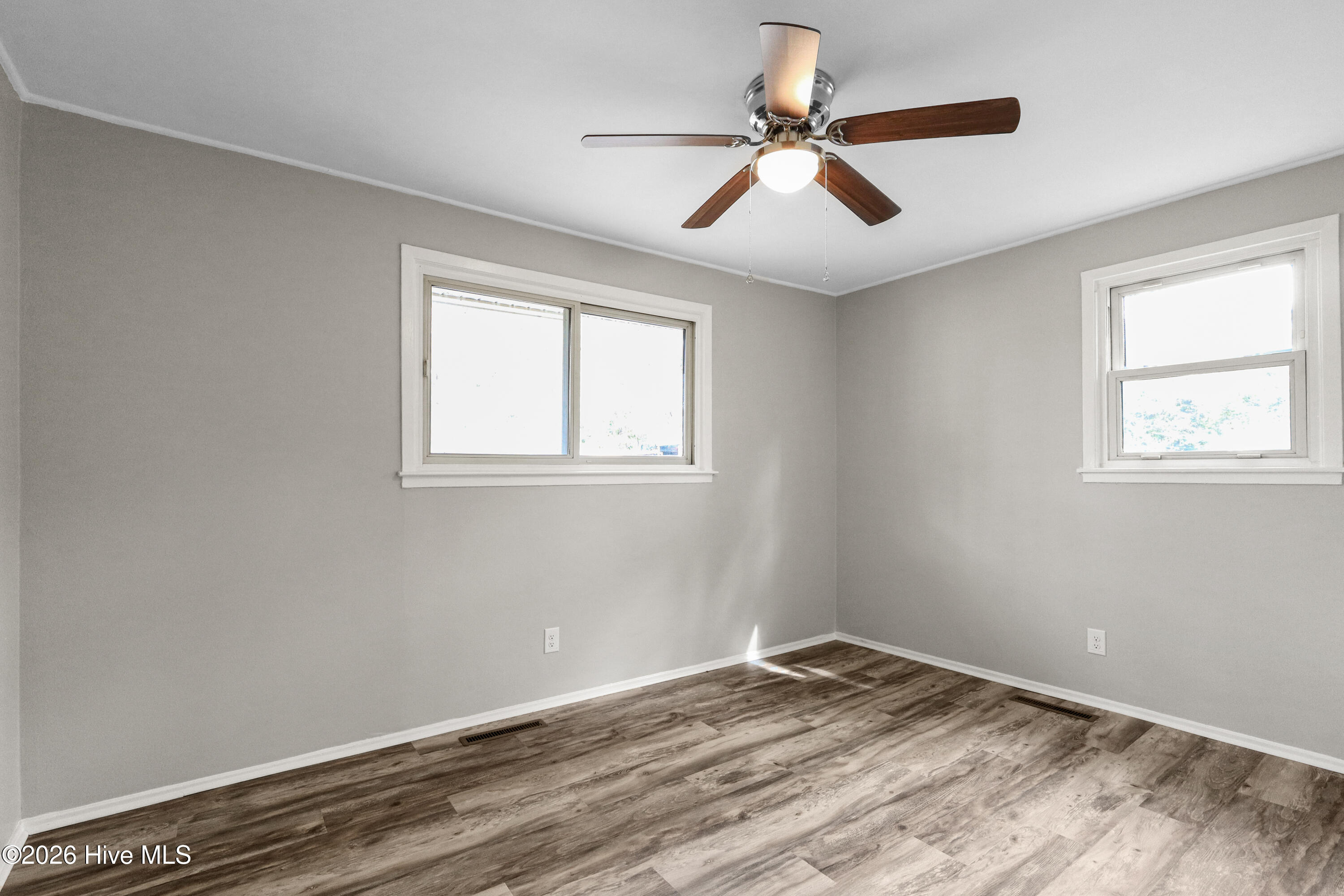 100560188 | Photo 23