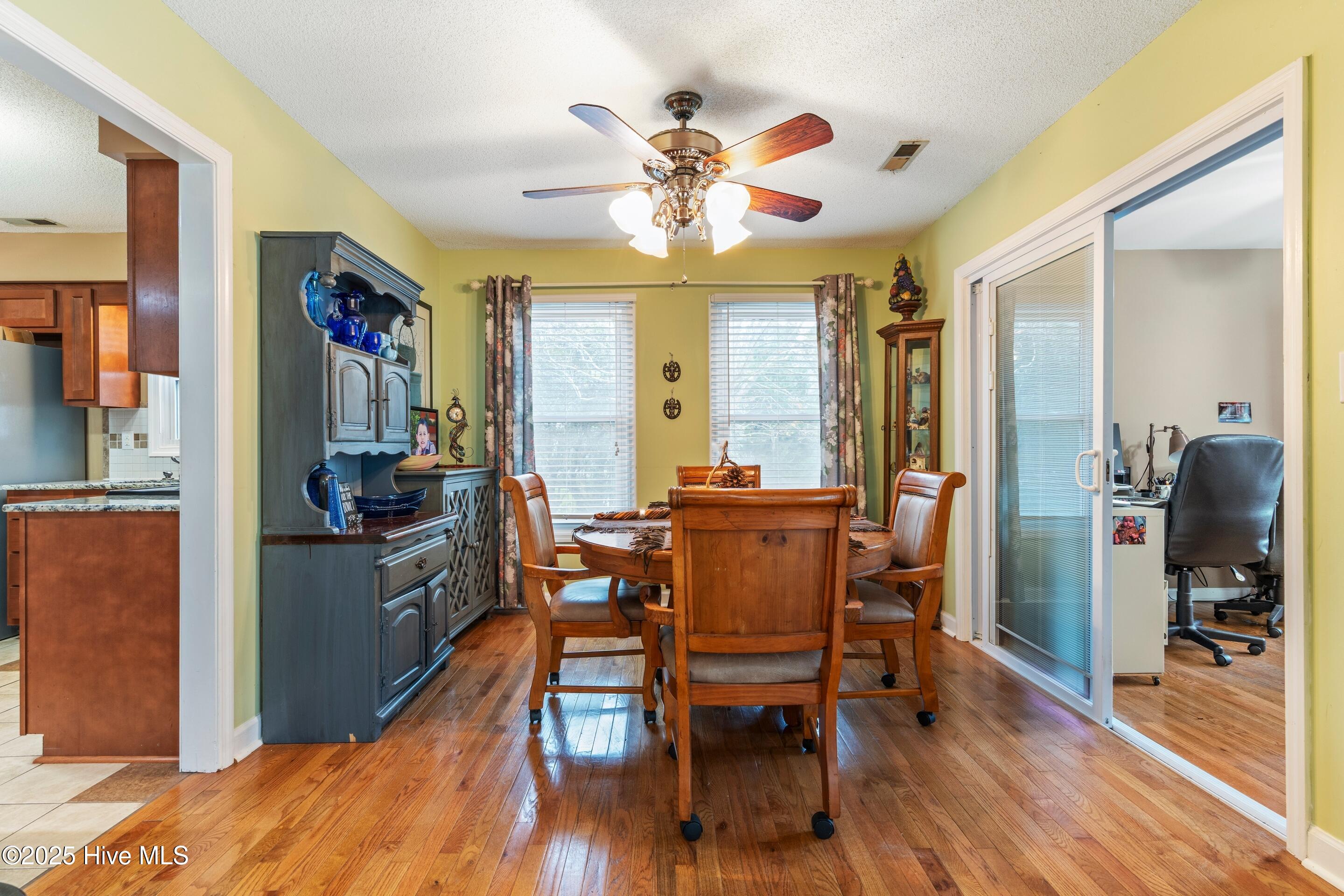 100543561 | Photo 16