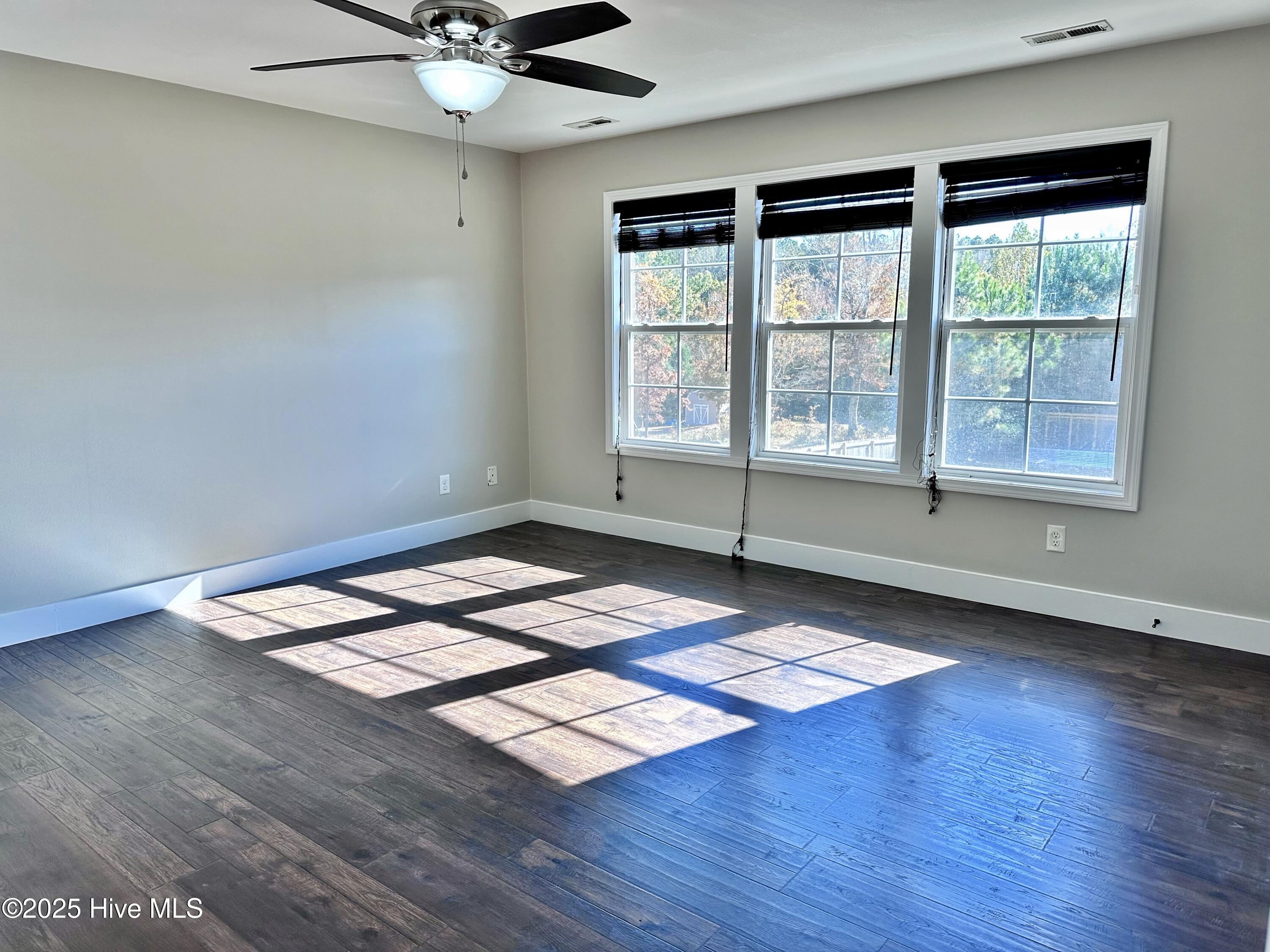 100542600 | Photo 23