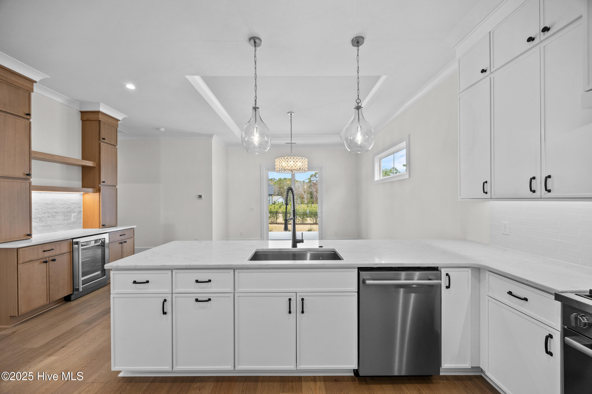 Kitchen sink and dishwasher