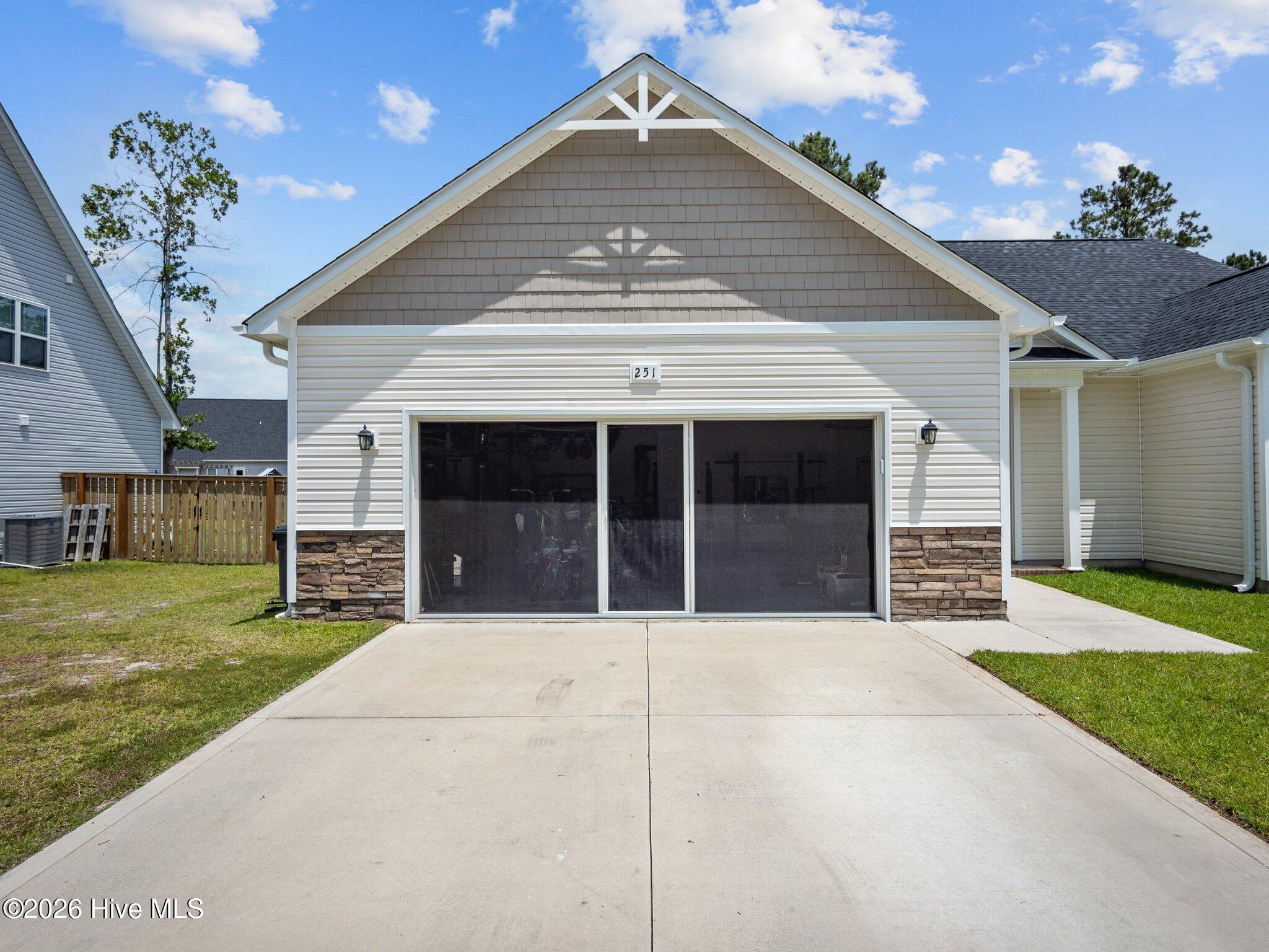 100561868 | Photo 12