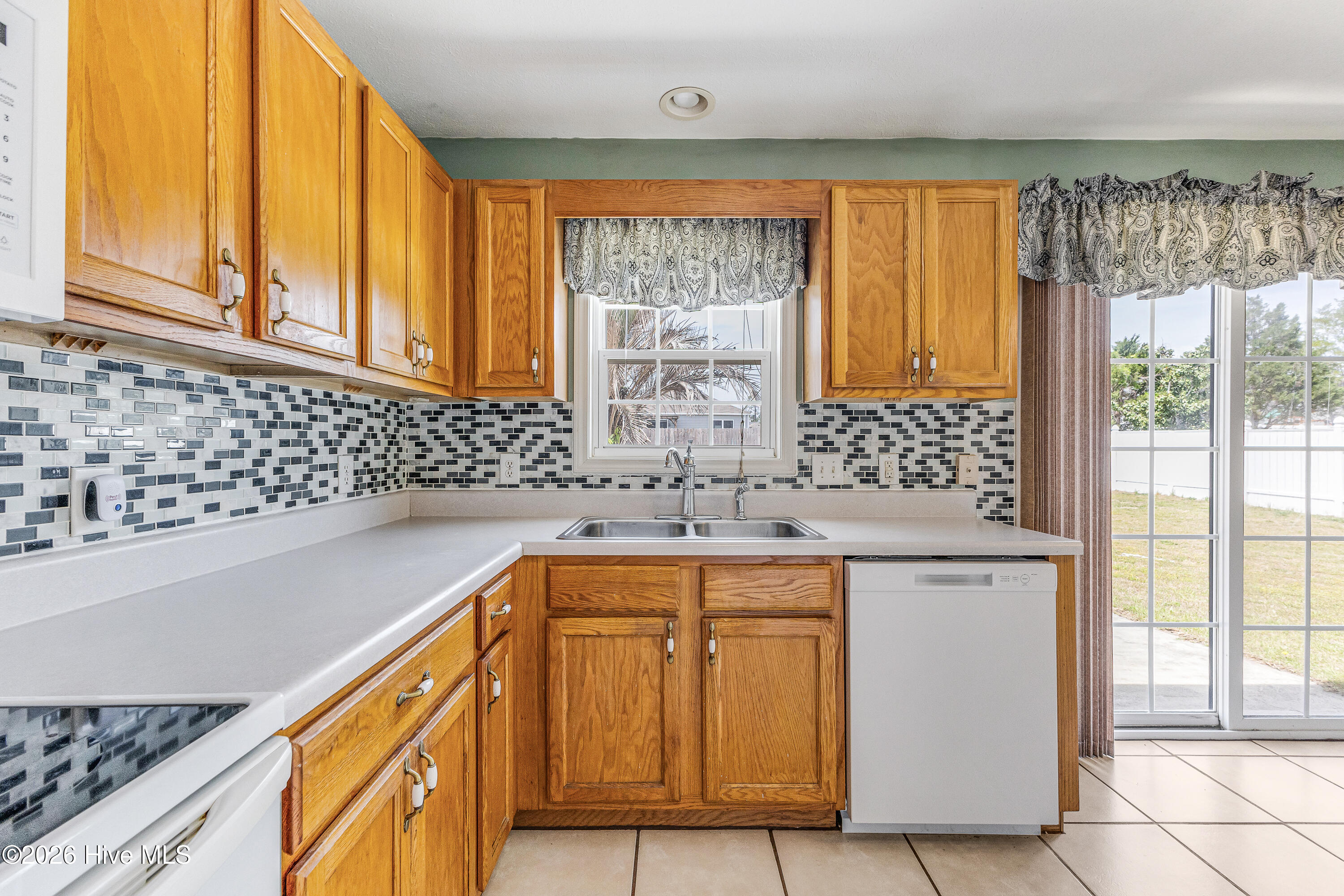 100566920 | Photo 16