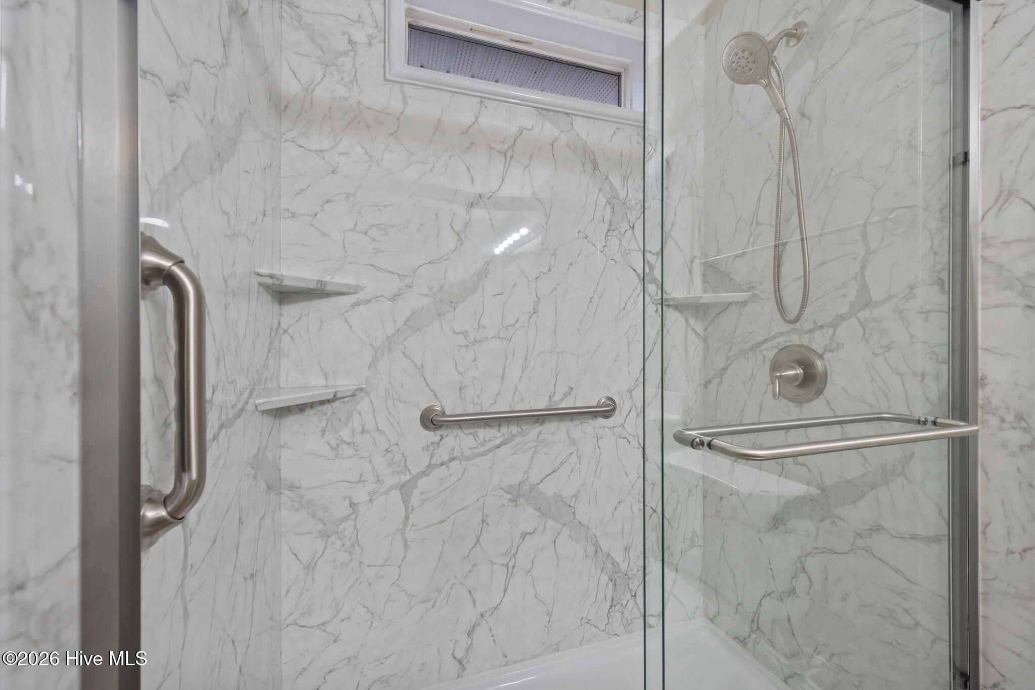 100548708 | Photo 22