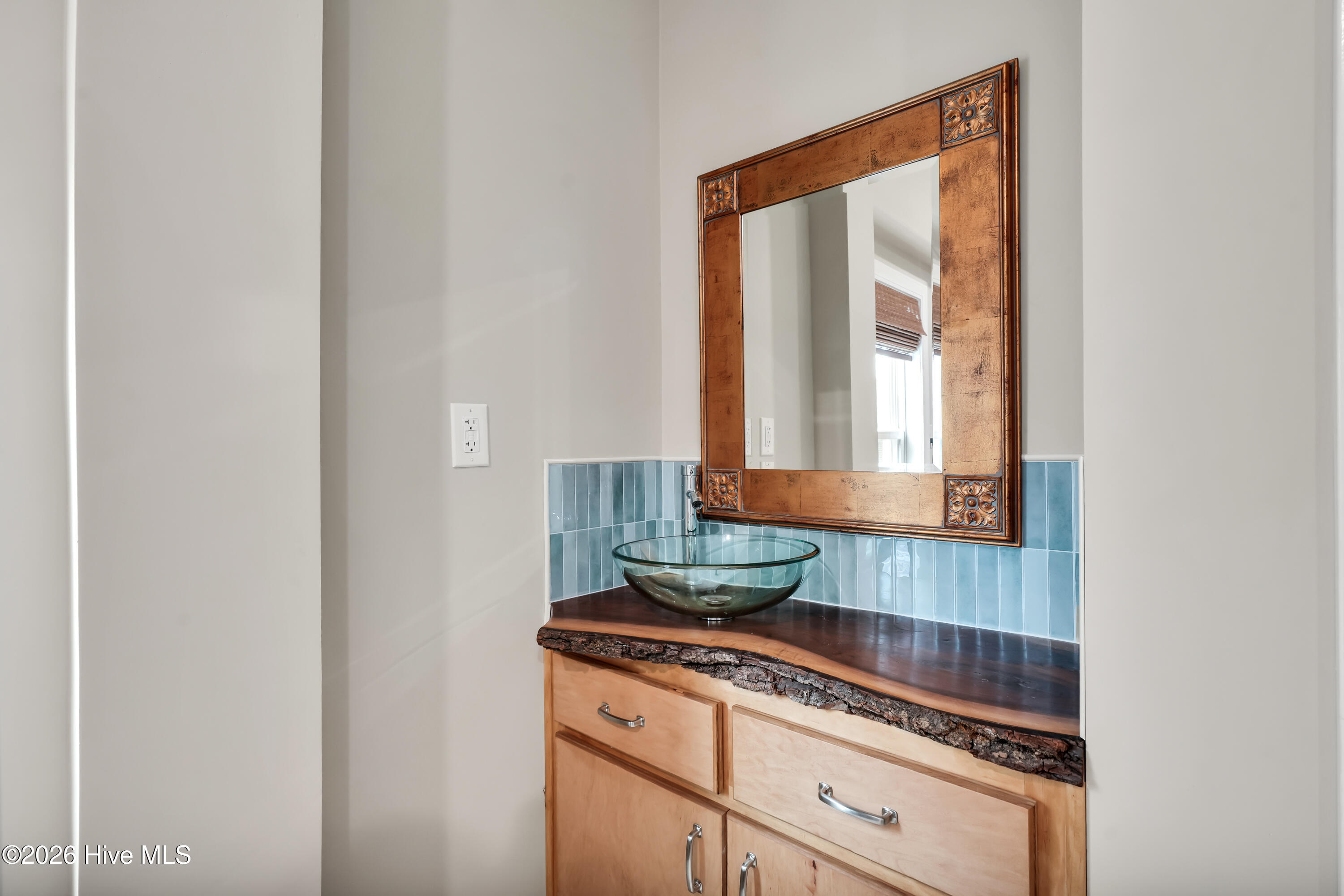 100570261 | Photo 31