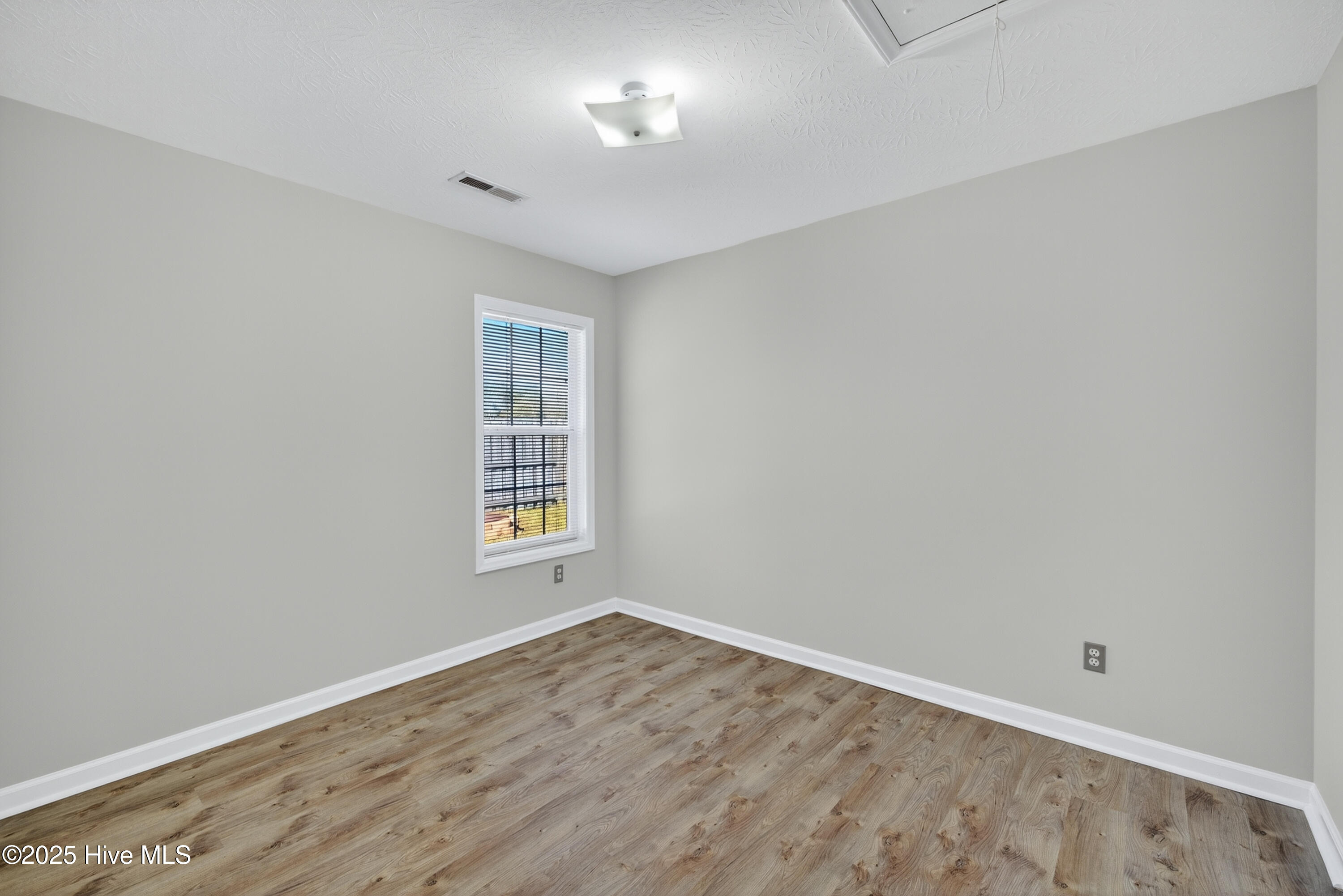 100541920 | Photo 26