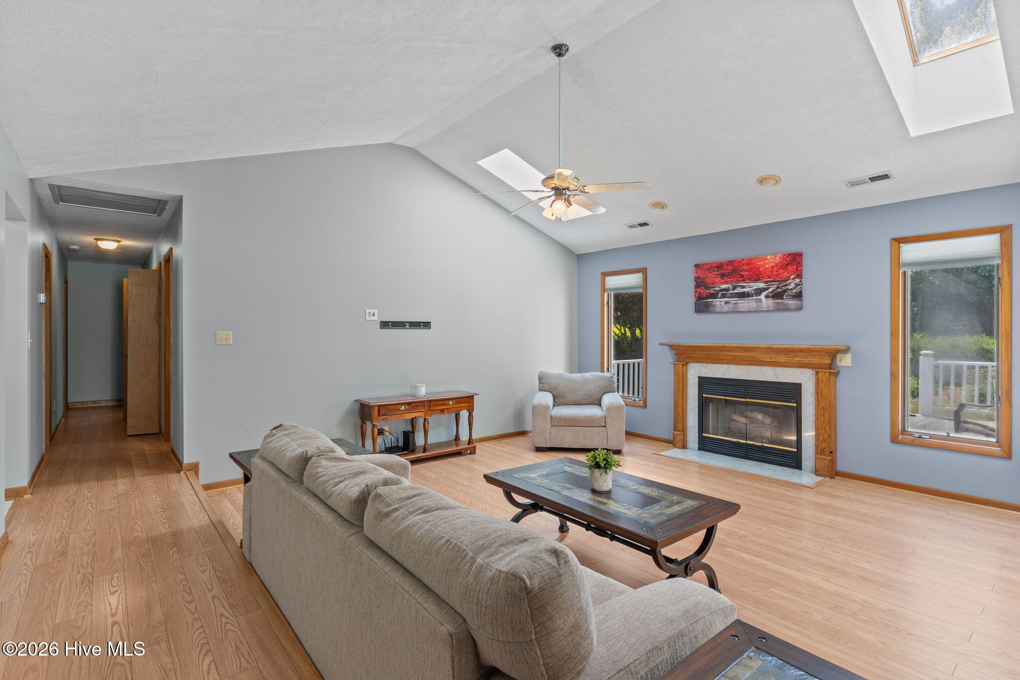 100568995 | Photo 11