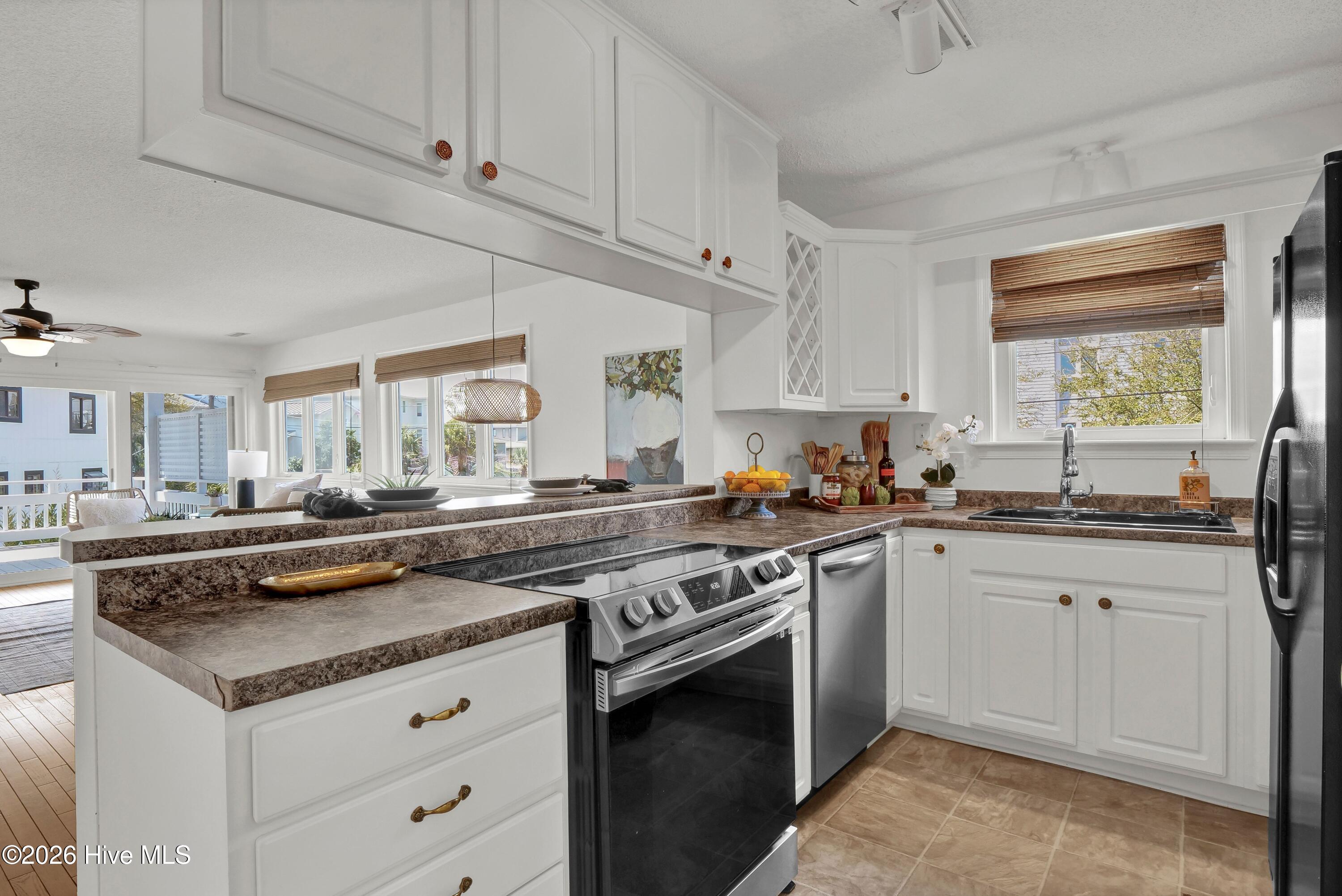 100561645 | Photo 18