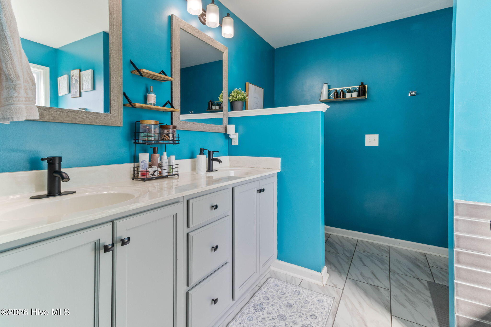 100556035 | Photo 19