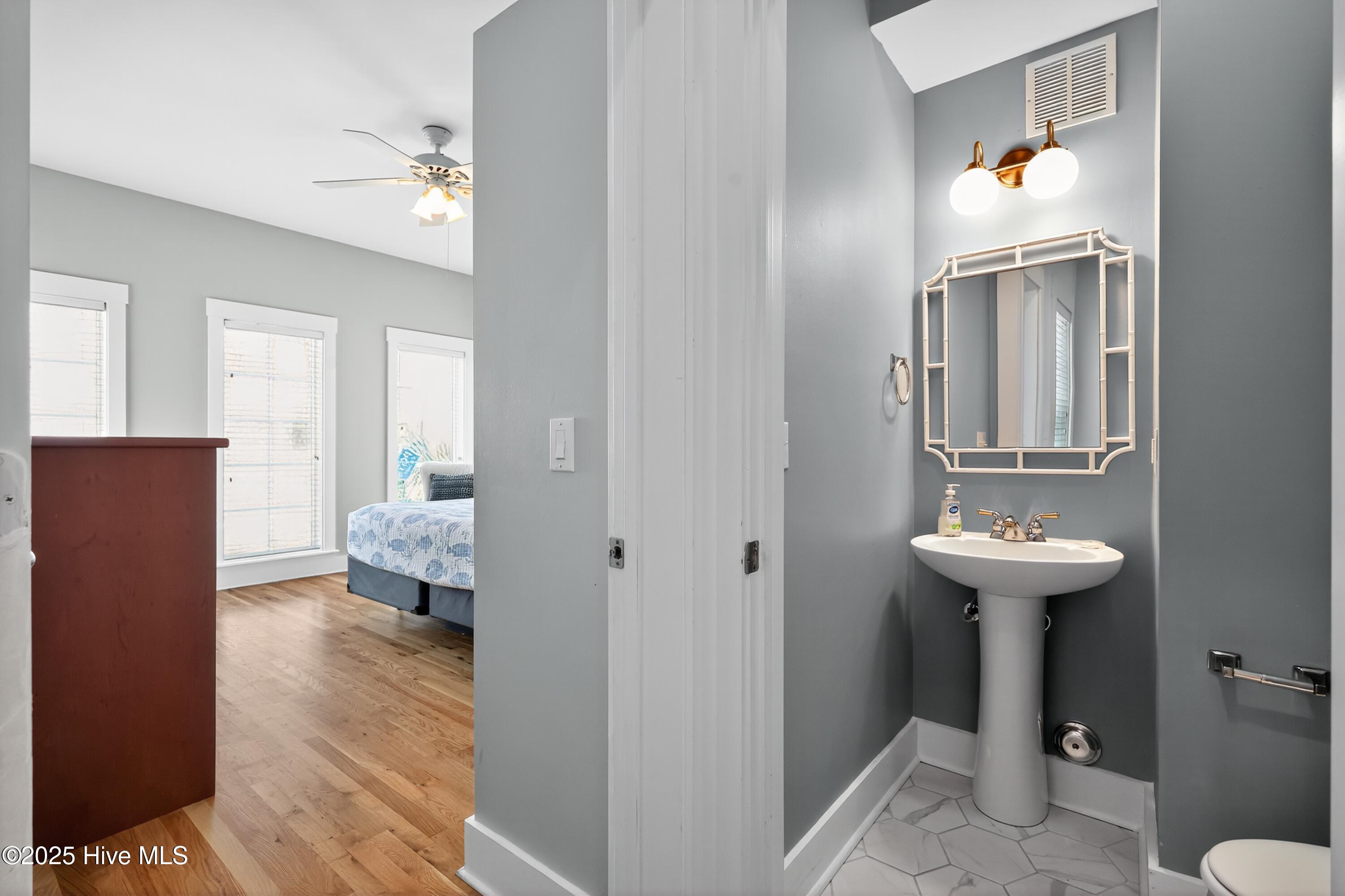 100525482 | Photo 26