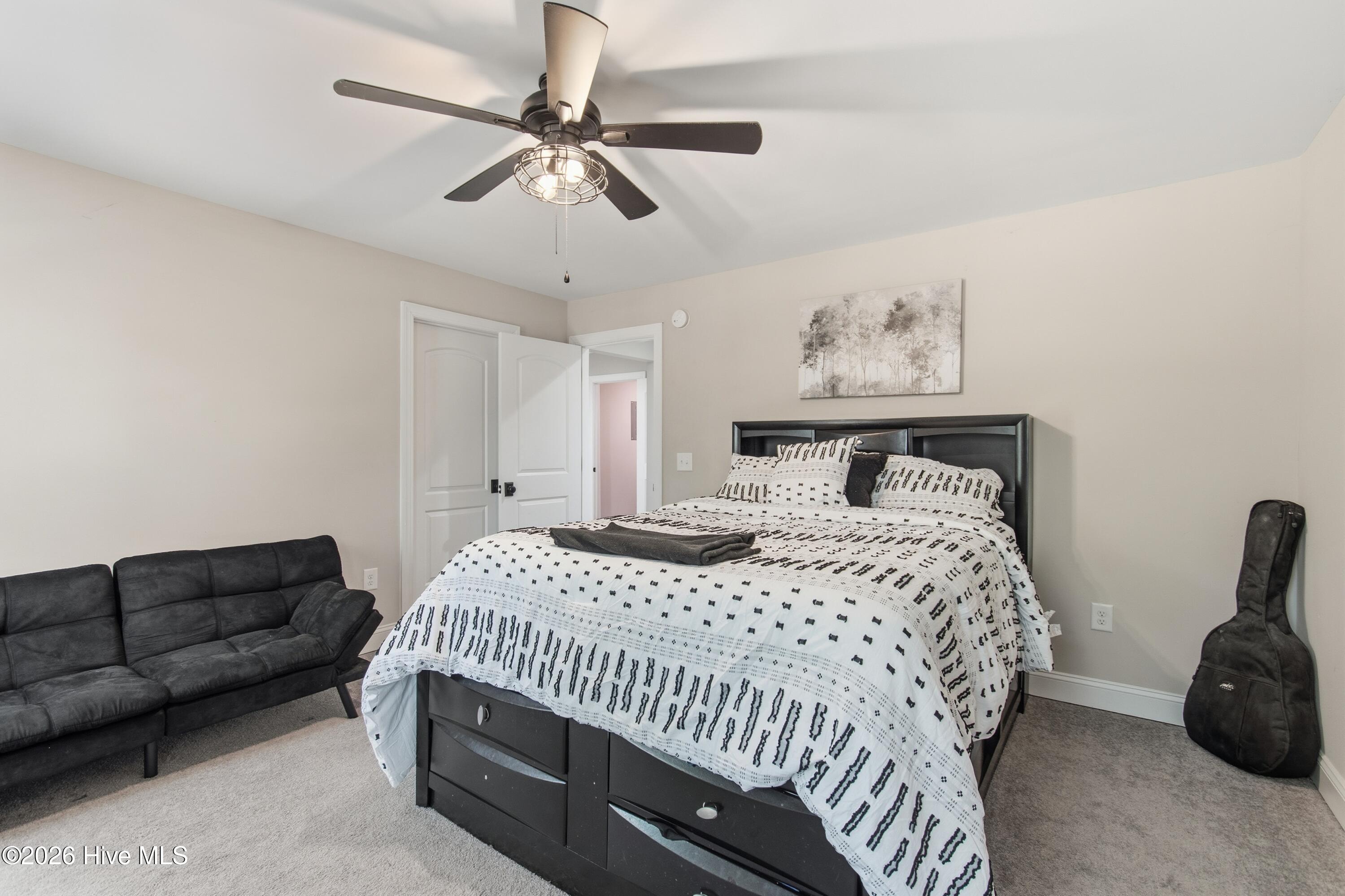 100550305 | Photo 37