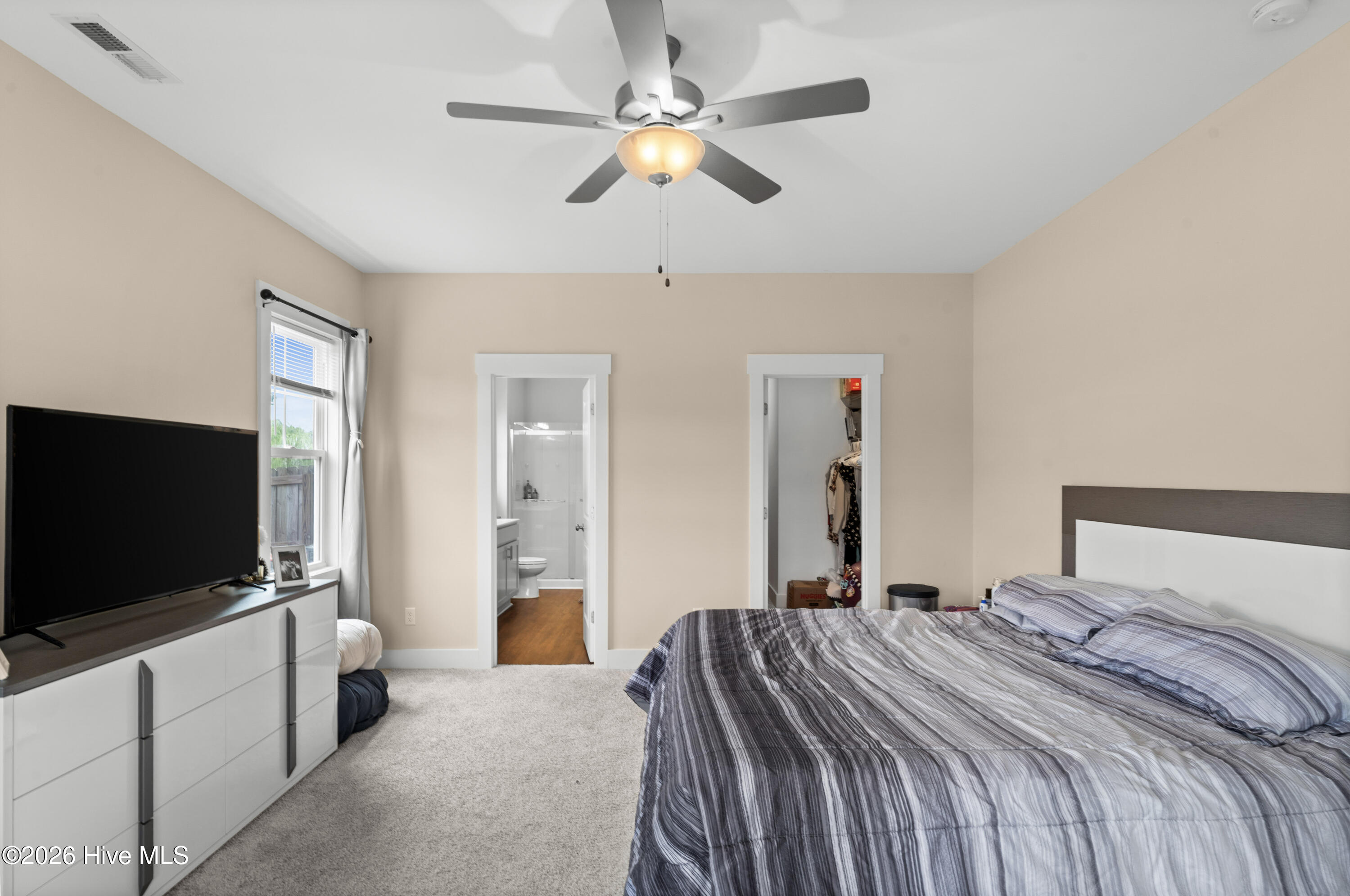 100569273 | Photo 31