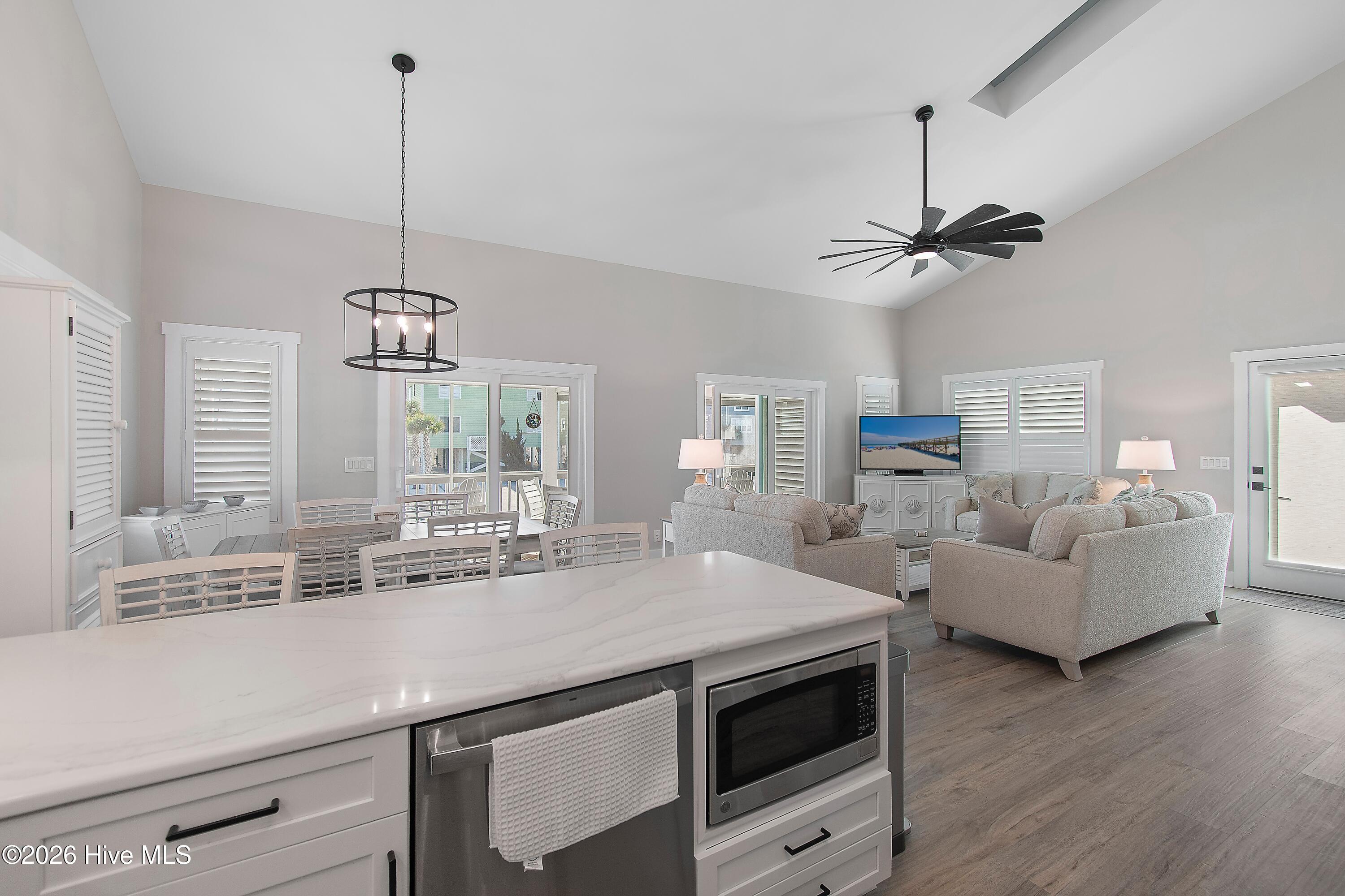 100552284 | Photo 14