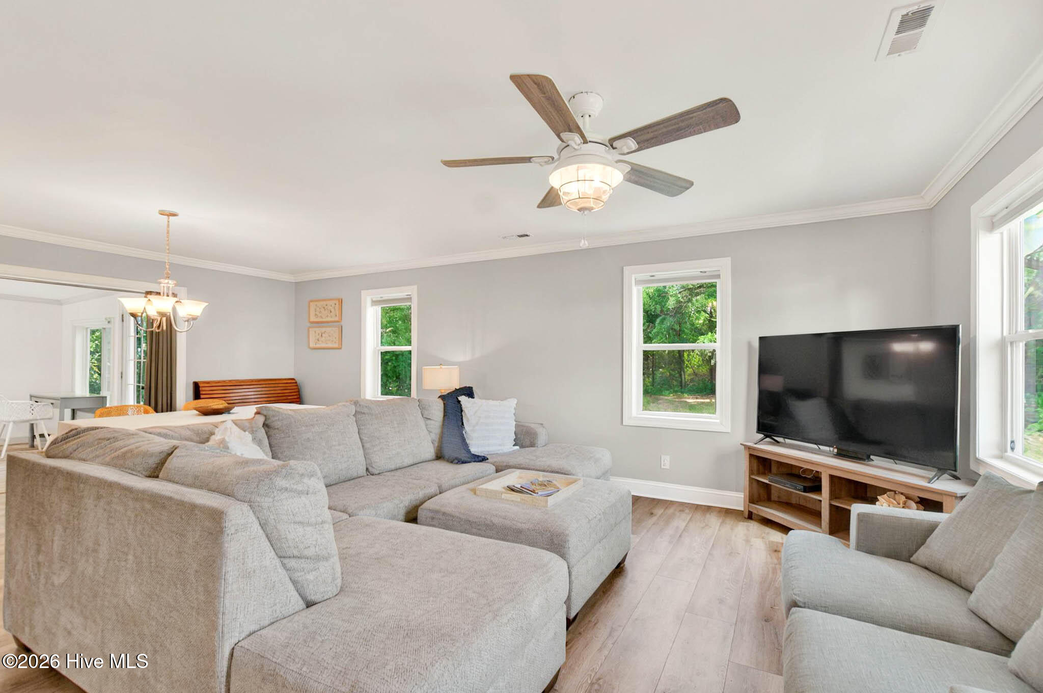 100556049 | Photo 39