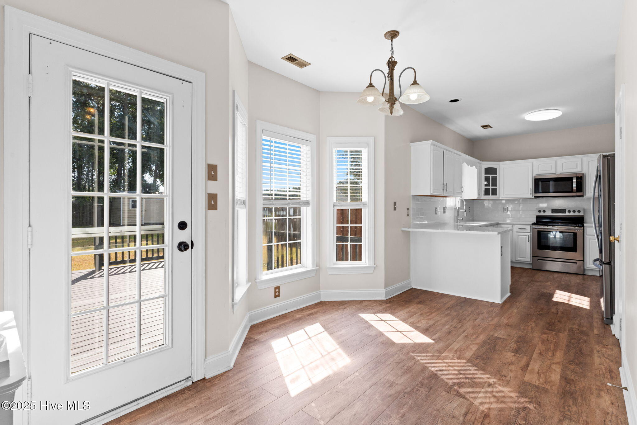 100532081 | Photo 30