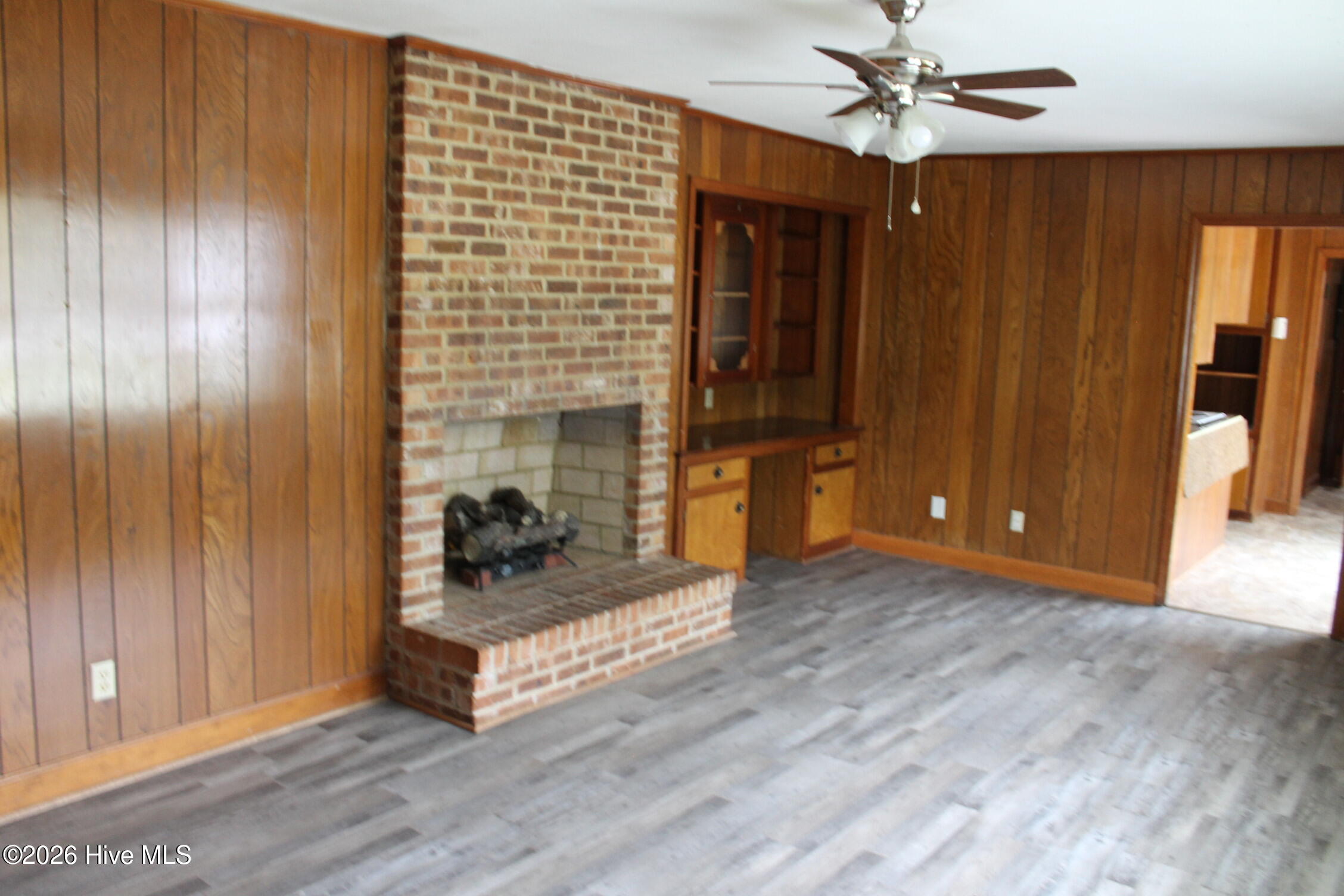 100565627 | Photo 38