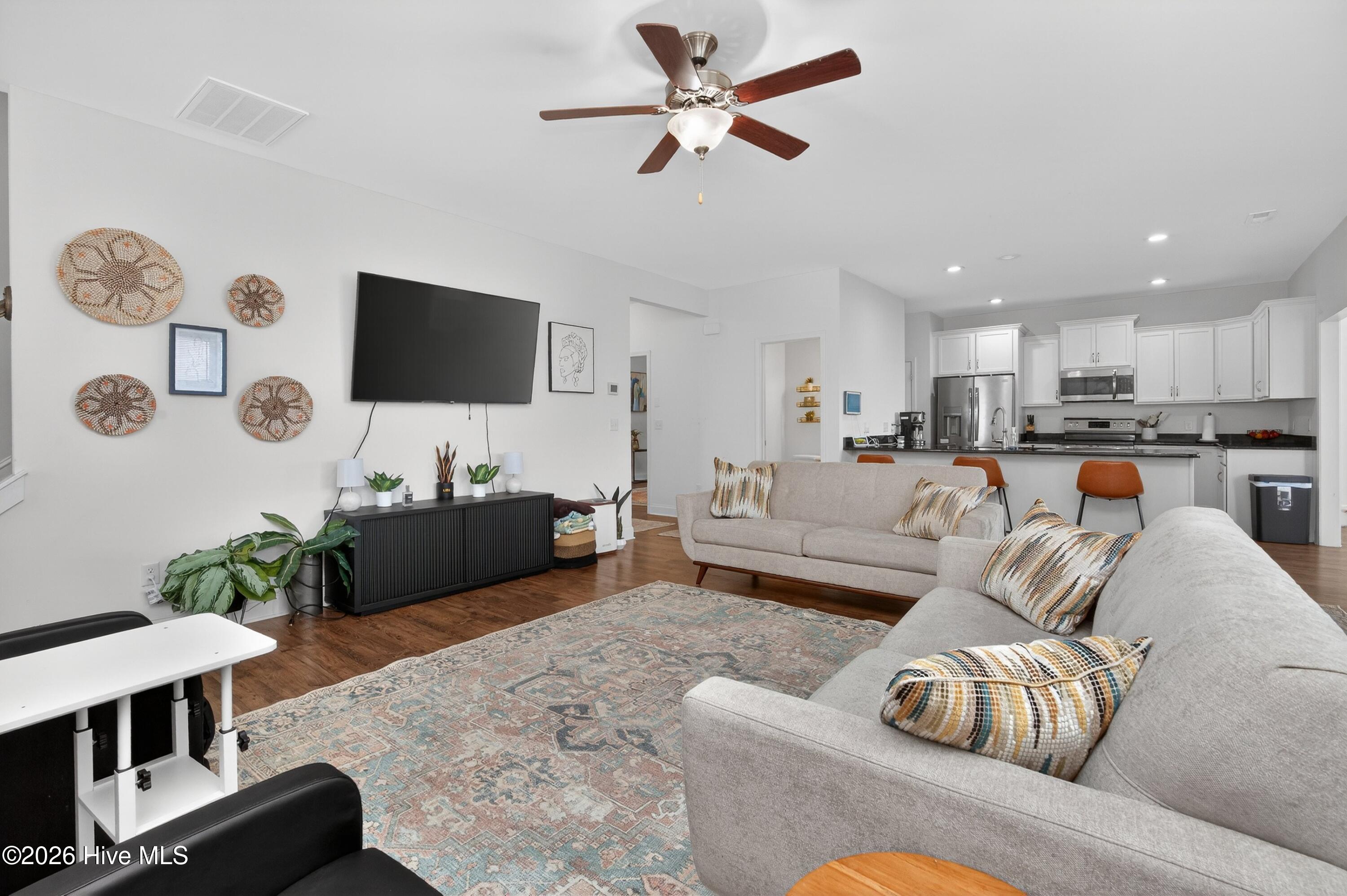 100565414 | Photo 13