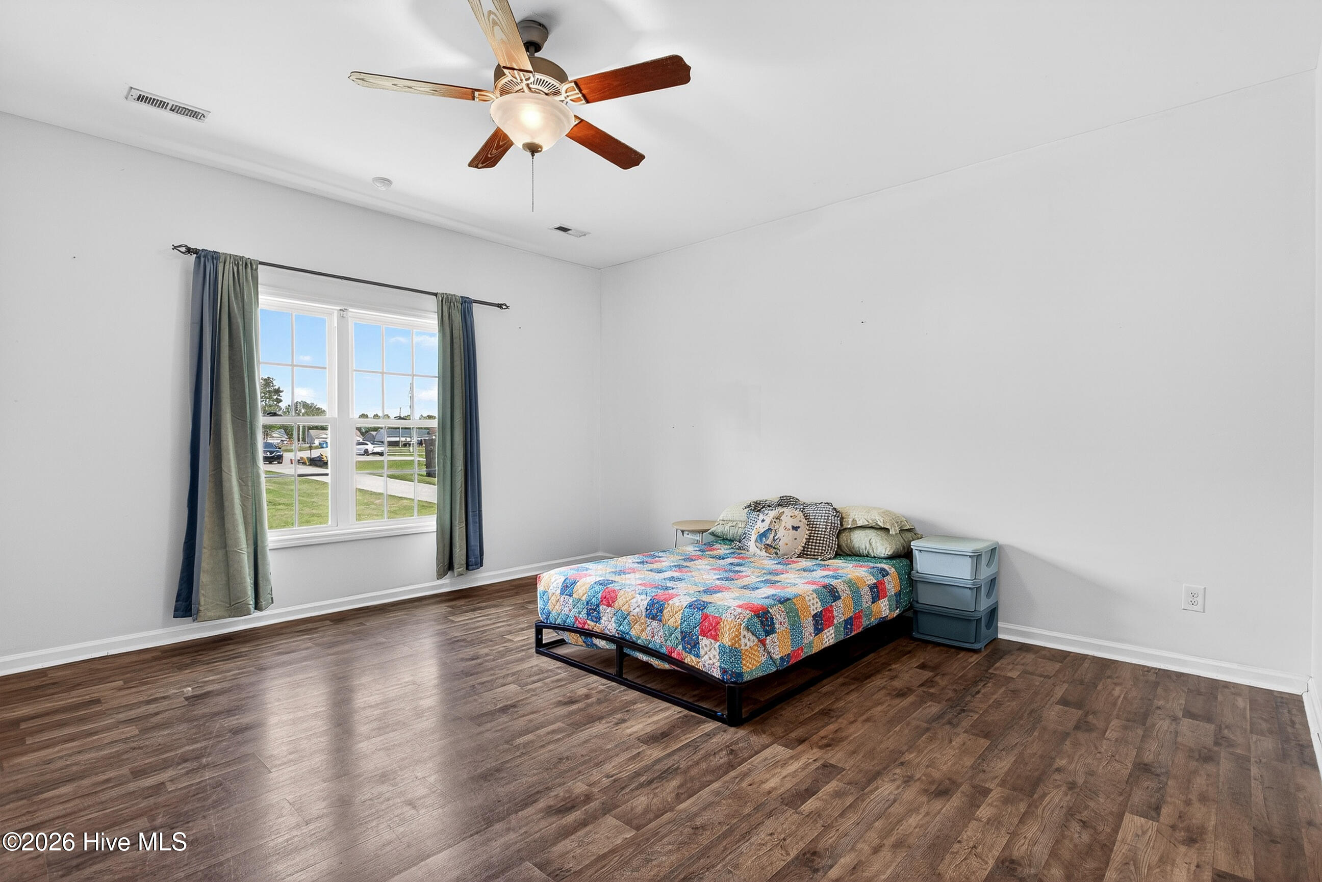 100567675 | Photo 16