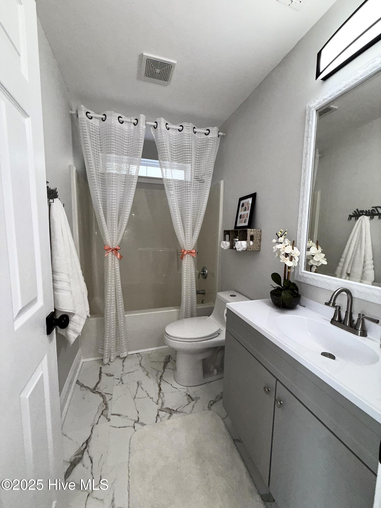 100518451 | Photo 16