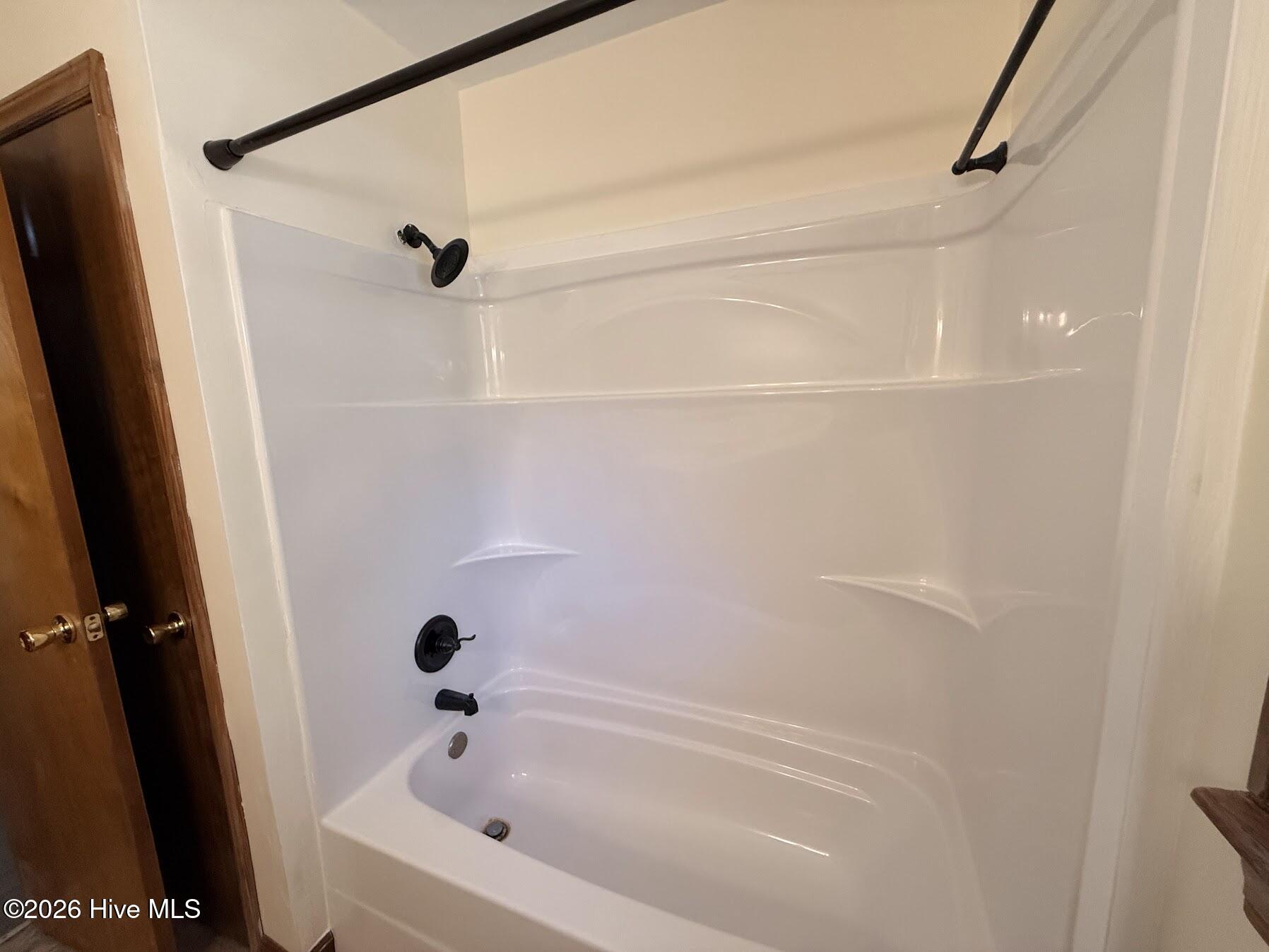 39 Full Bath with Tub