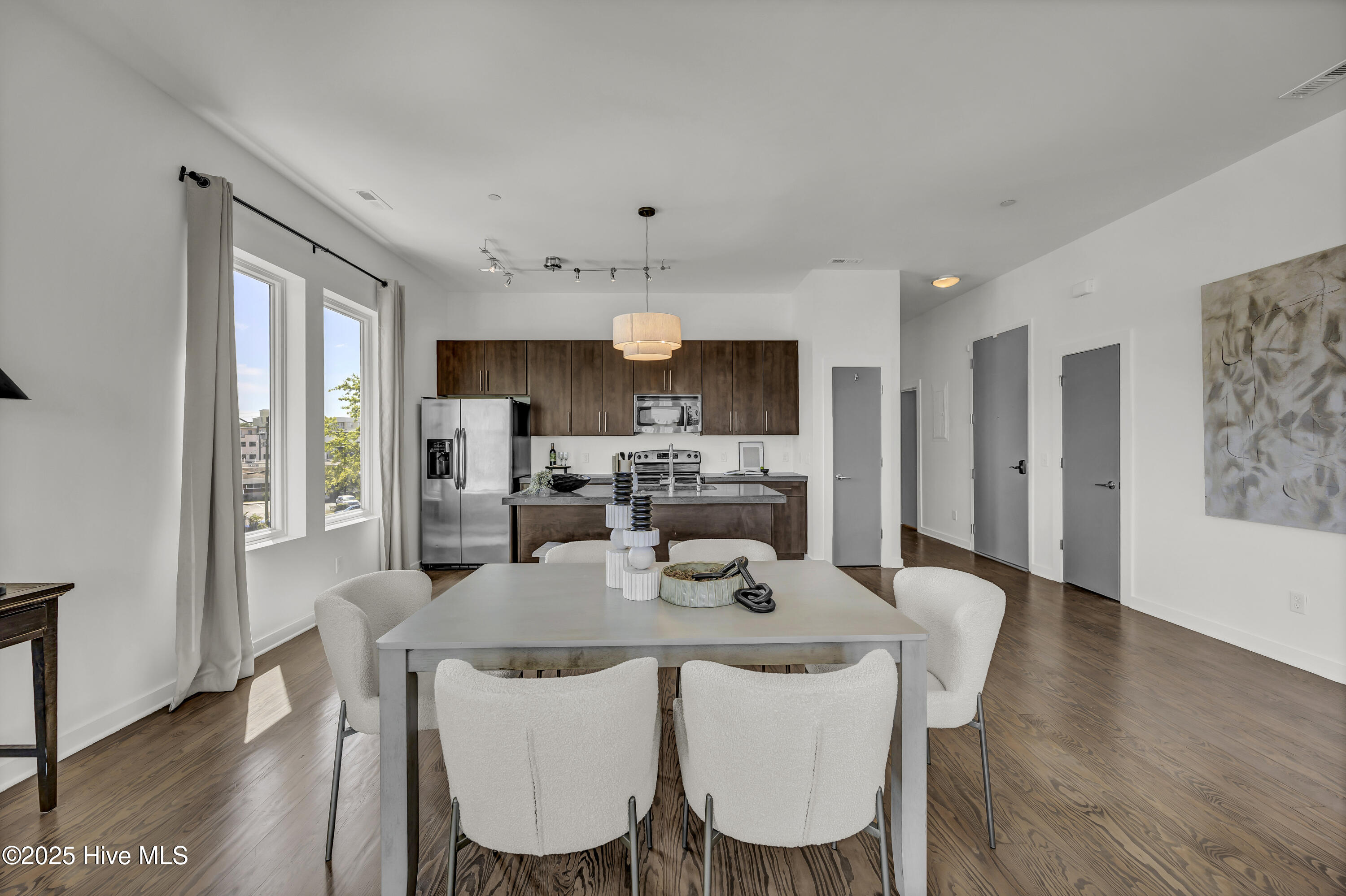 100531421 | Photo 12