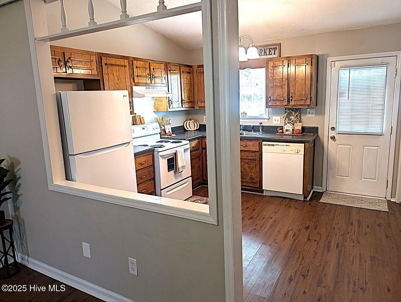 206 Hickory Kitchen1