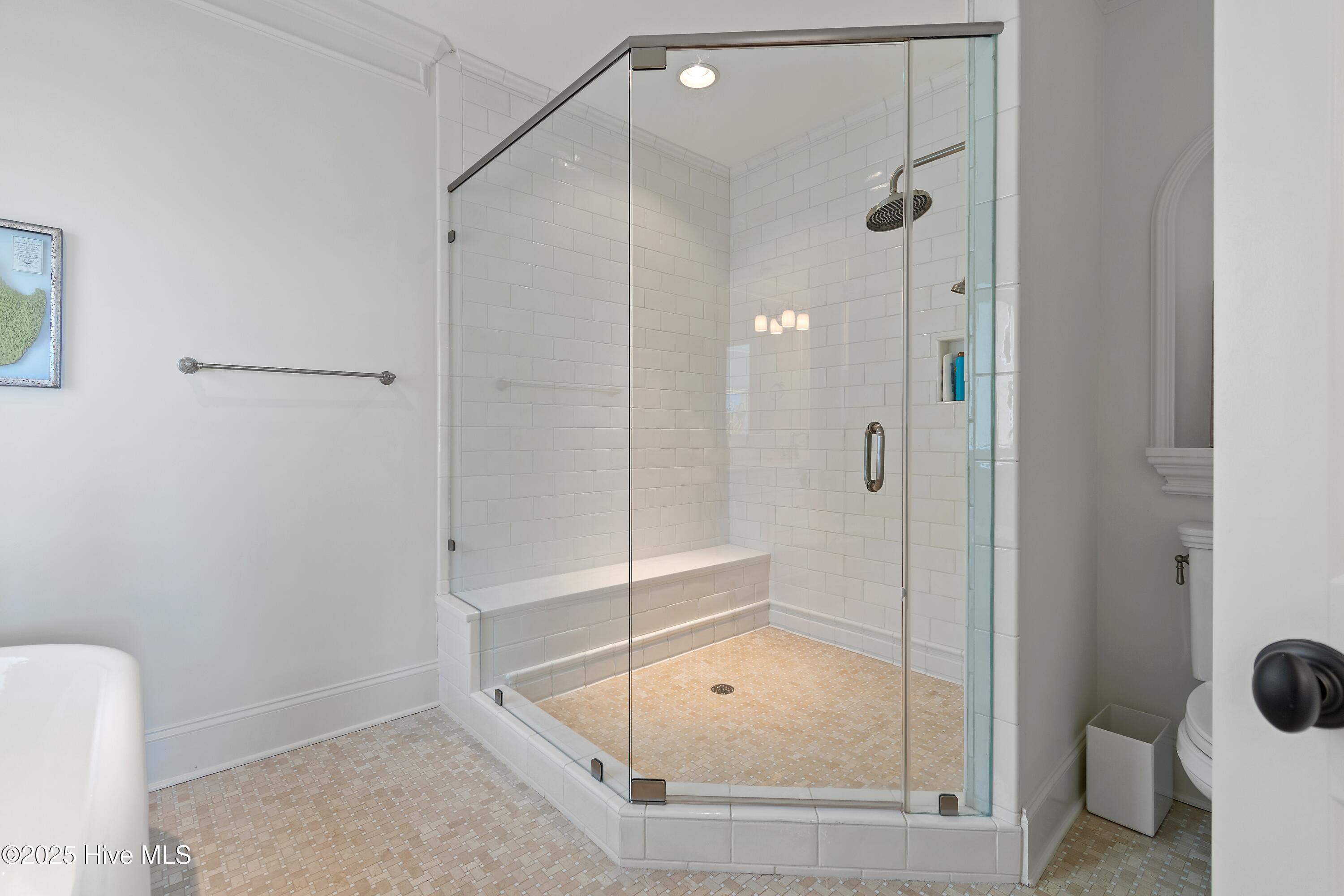 100519693 | Photo 30