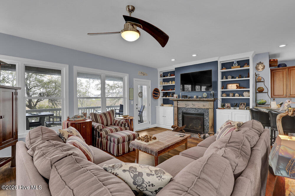 100562970 | Photo 14