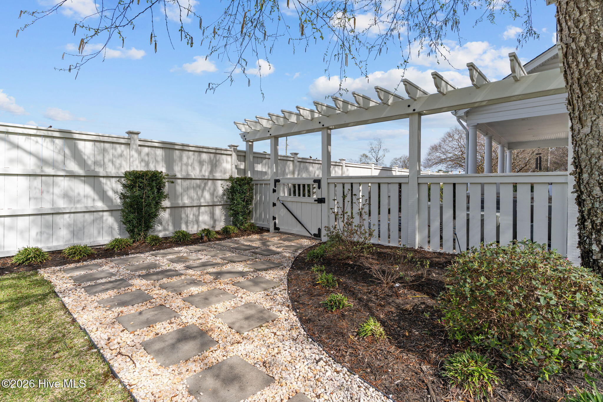 100561575 | Photo 71