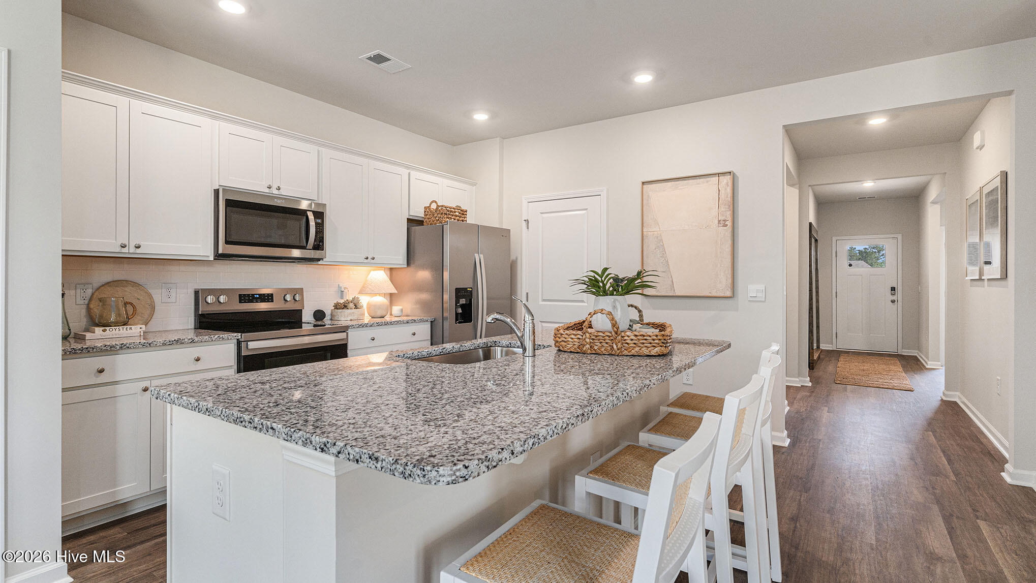 100548930 | Photo 12