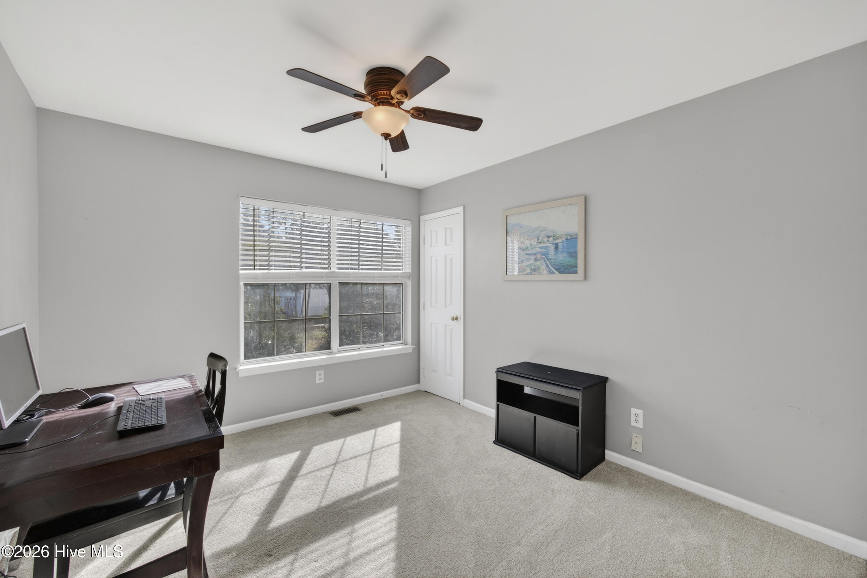 100550573 | Photo 23