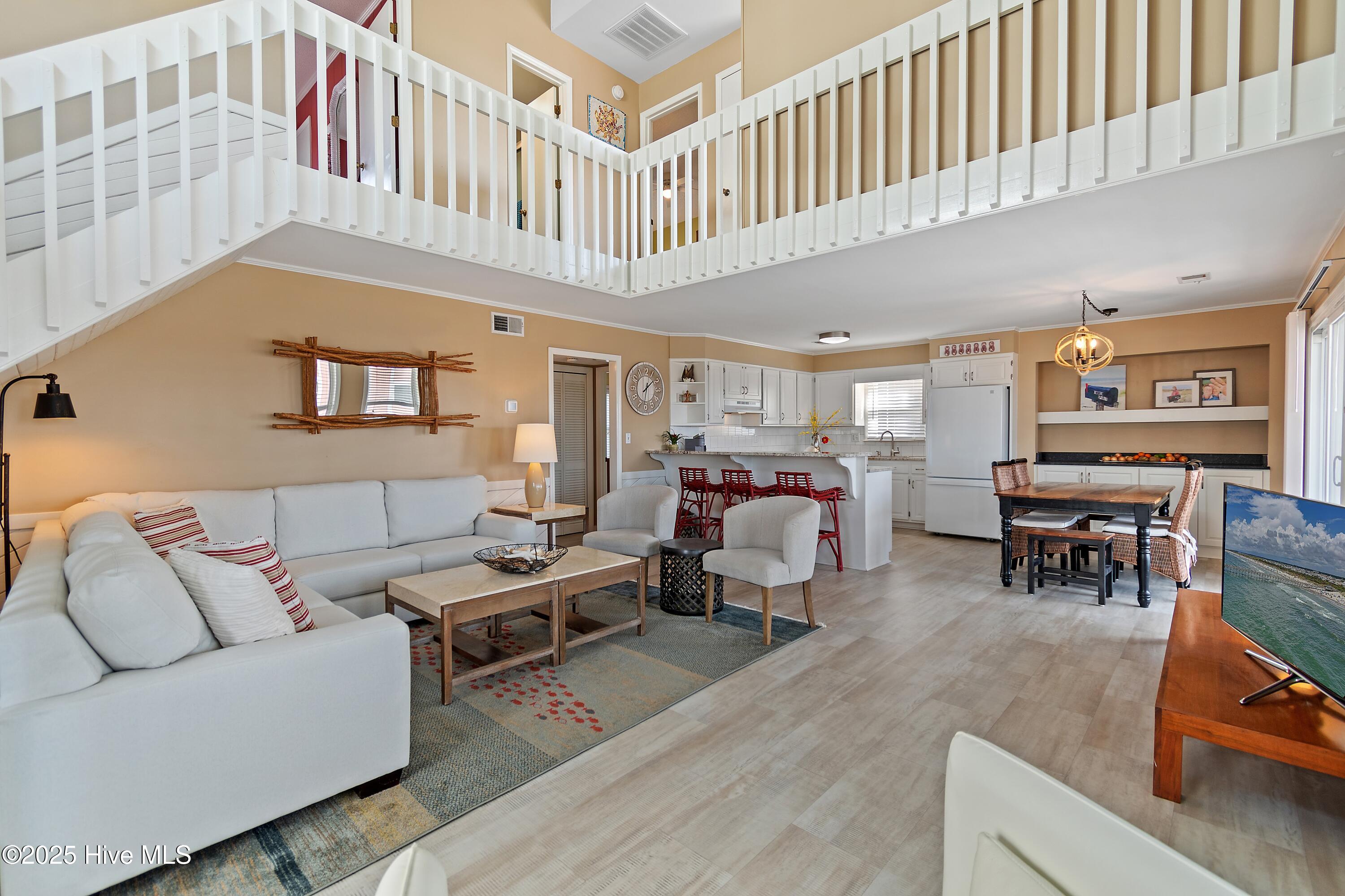 100520604 | Photo 19