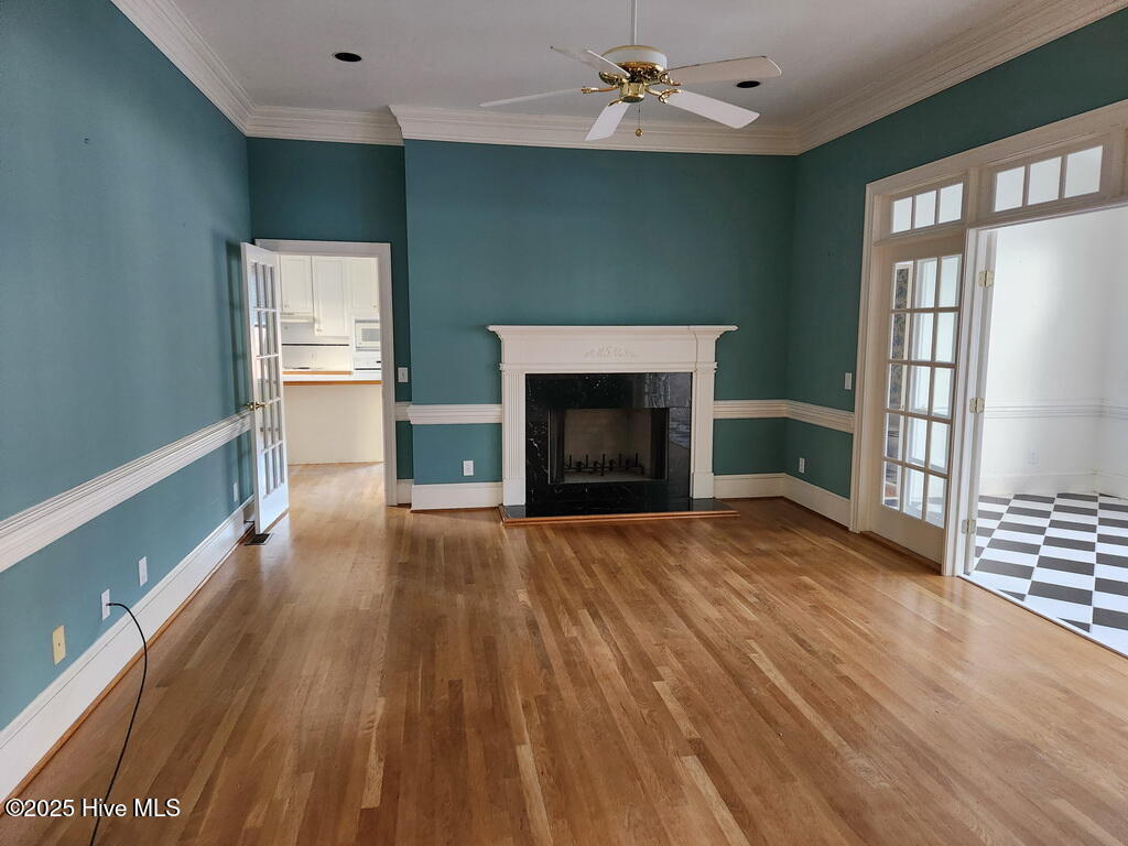 21 FAMILY ROOM