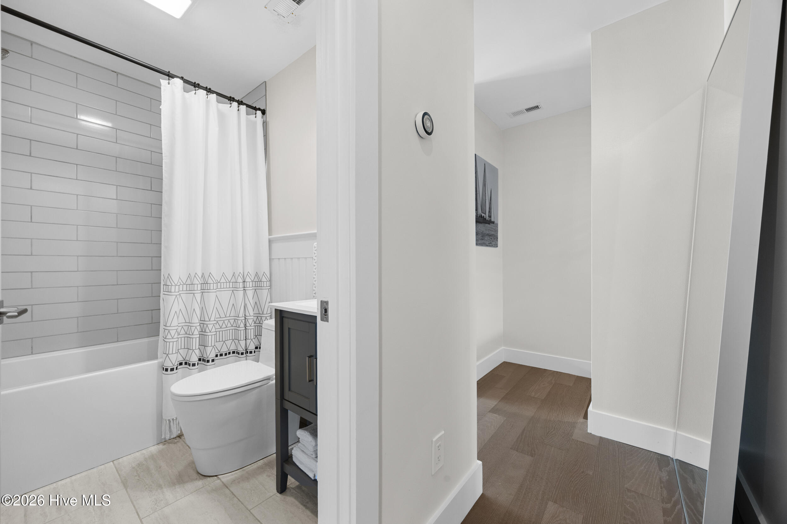 100562849 | Photo 28