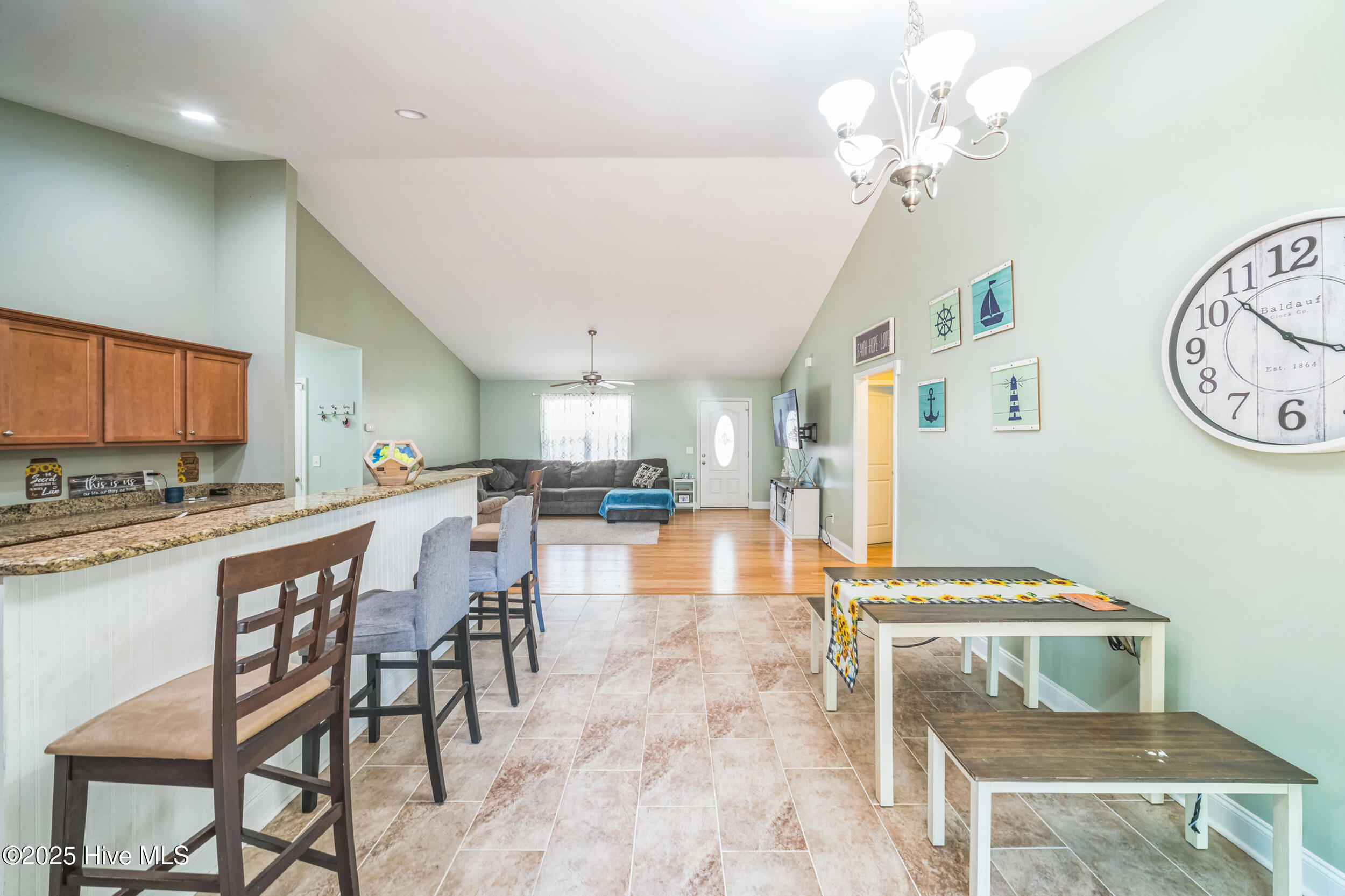 100517815 | Photo 10