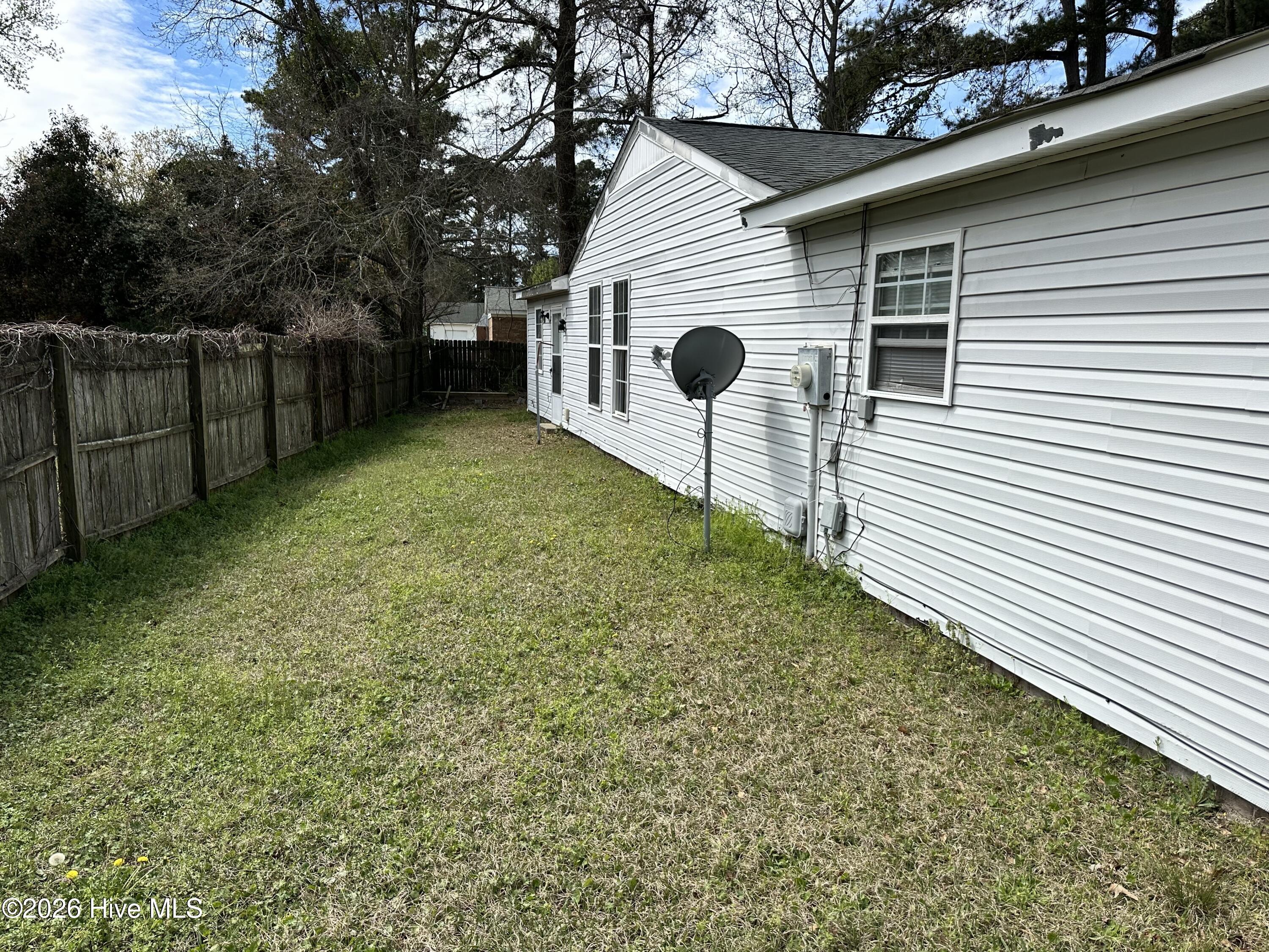 100568099 | Photo 21