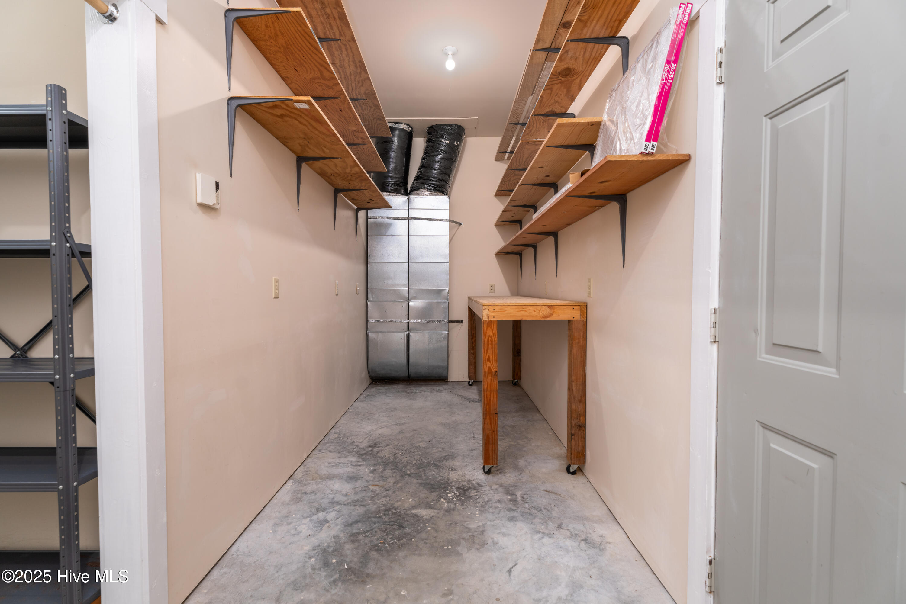 100543560 | Photo 18