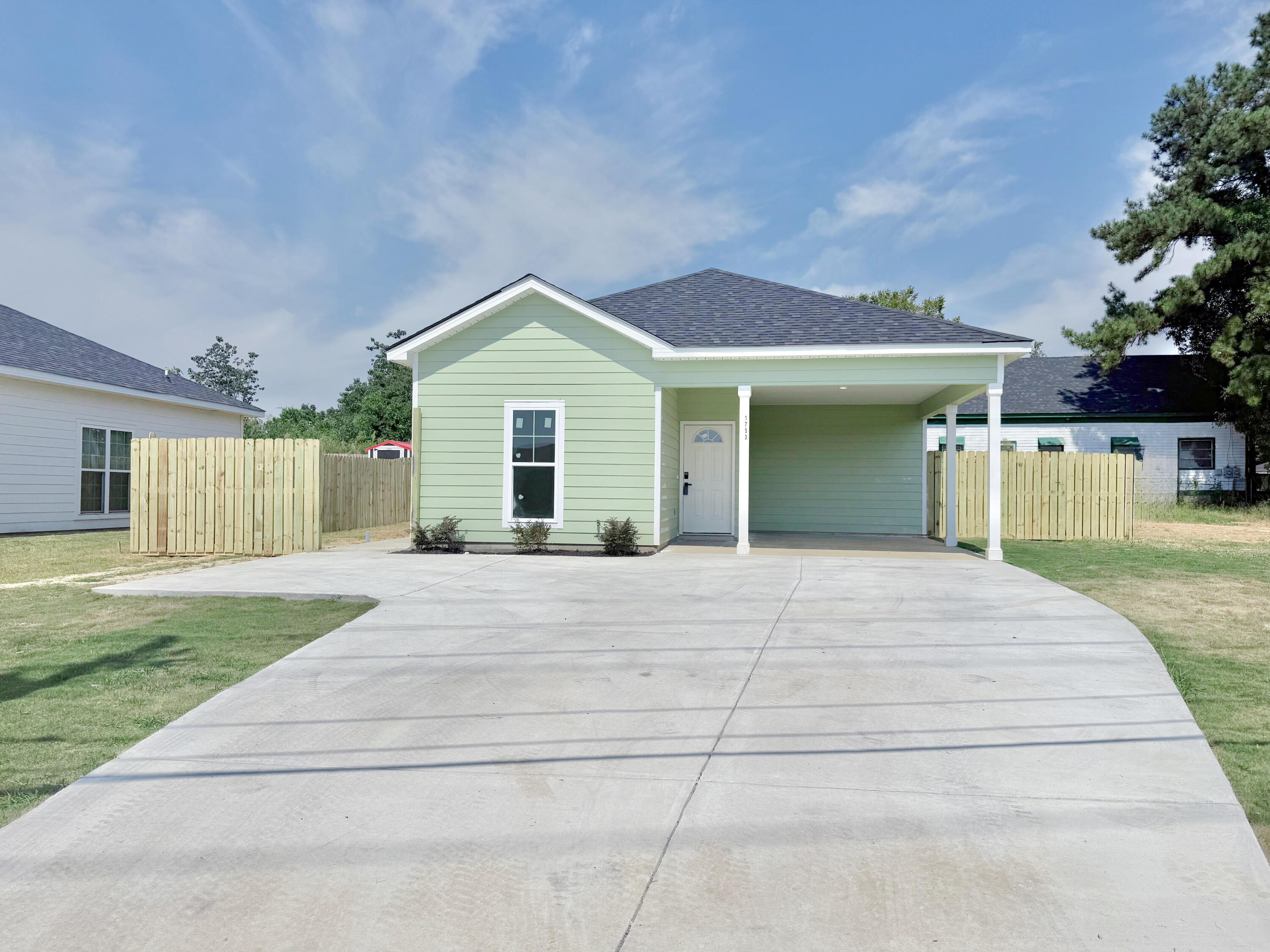 1753 Old Savannah Rd!