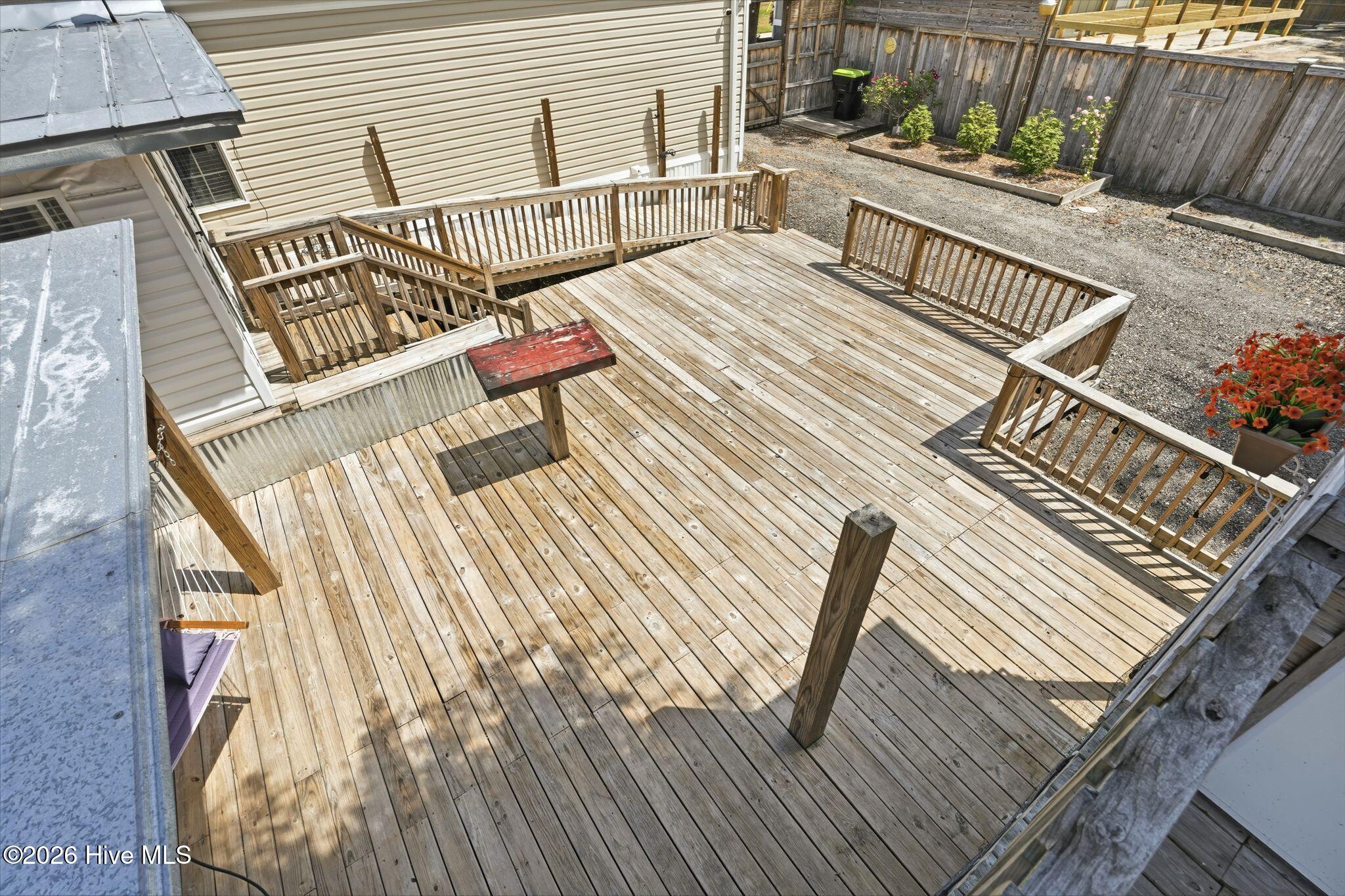 100570161 | Photo 29