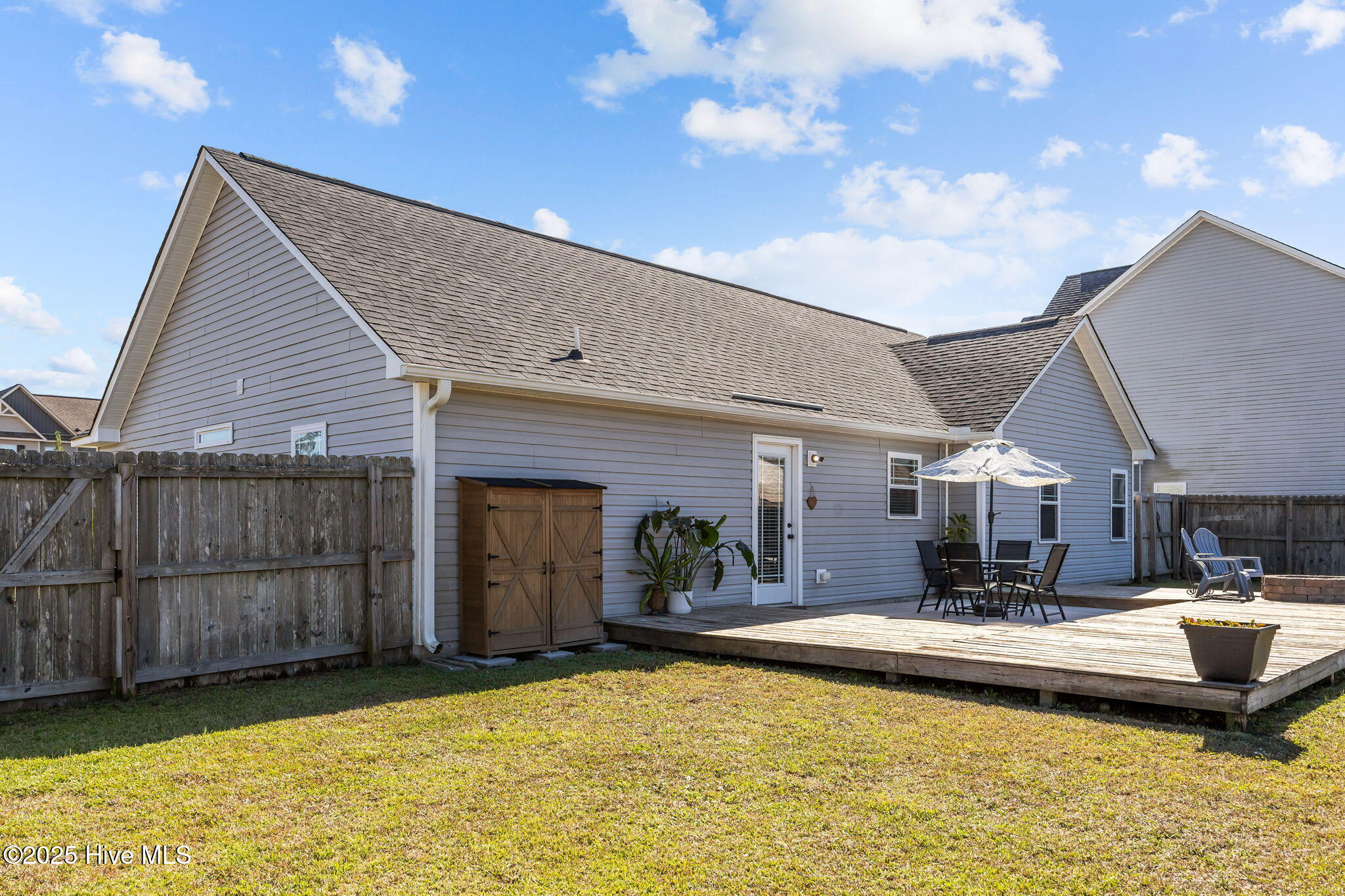 100537004 | Photo 36