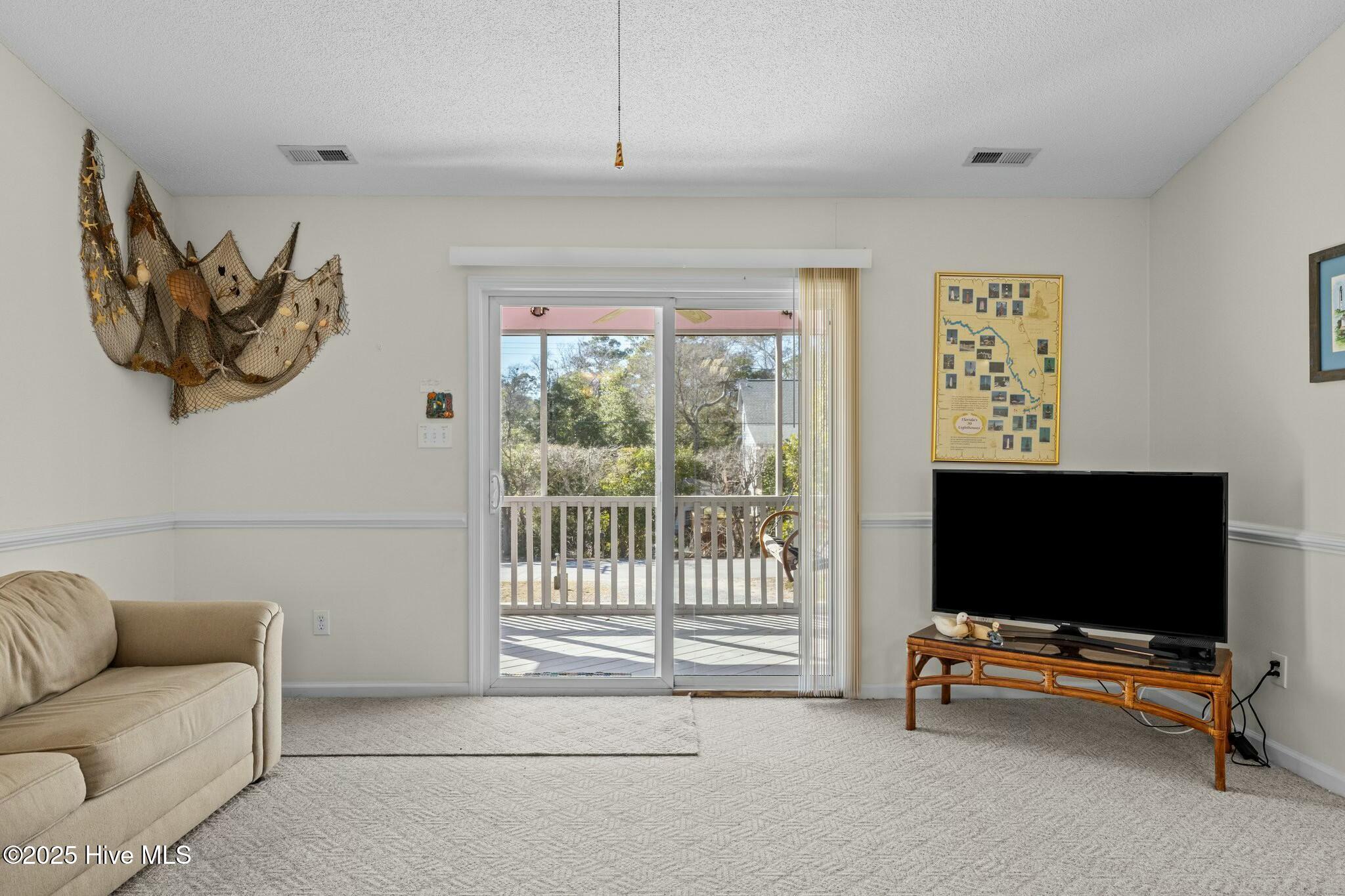 100490035 | Photo 24