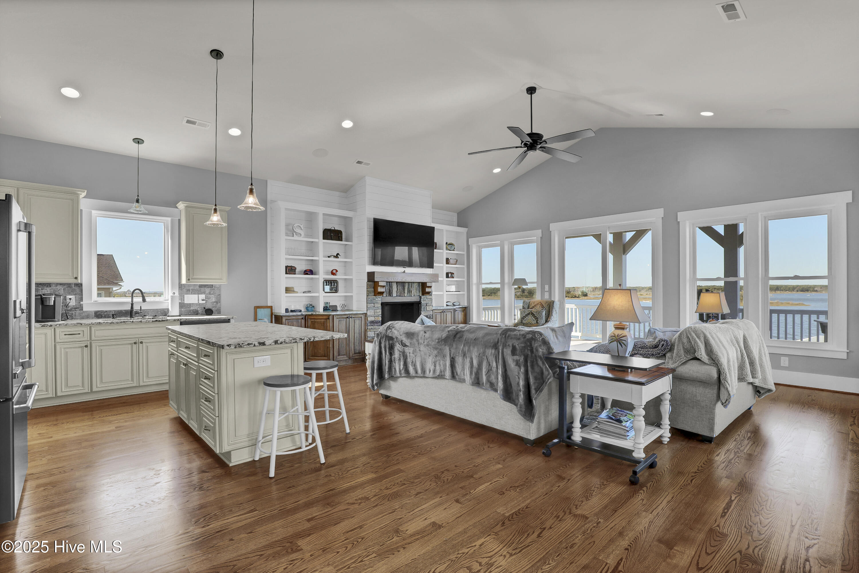 100540247 | Photo 34