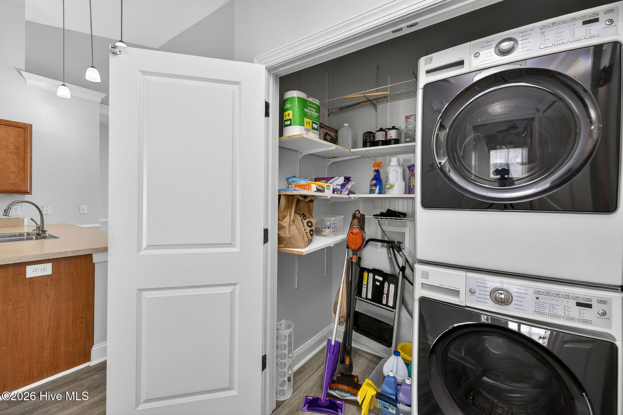 100562994 | Photo 20