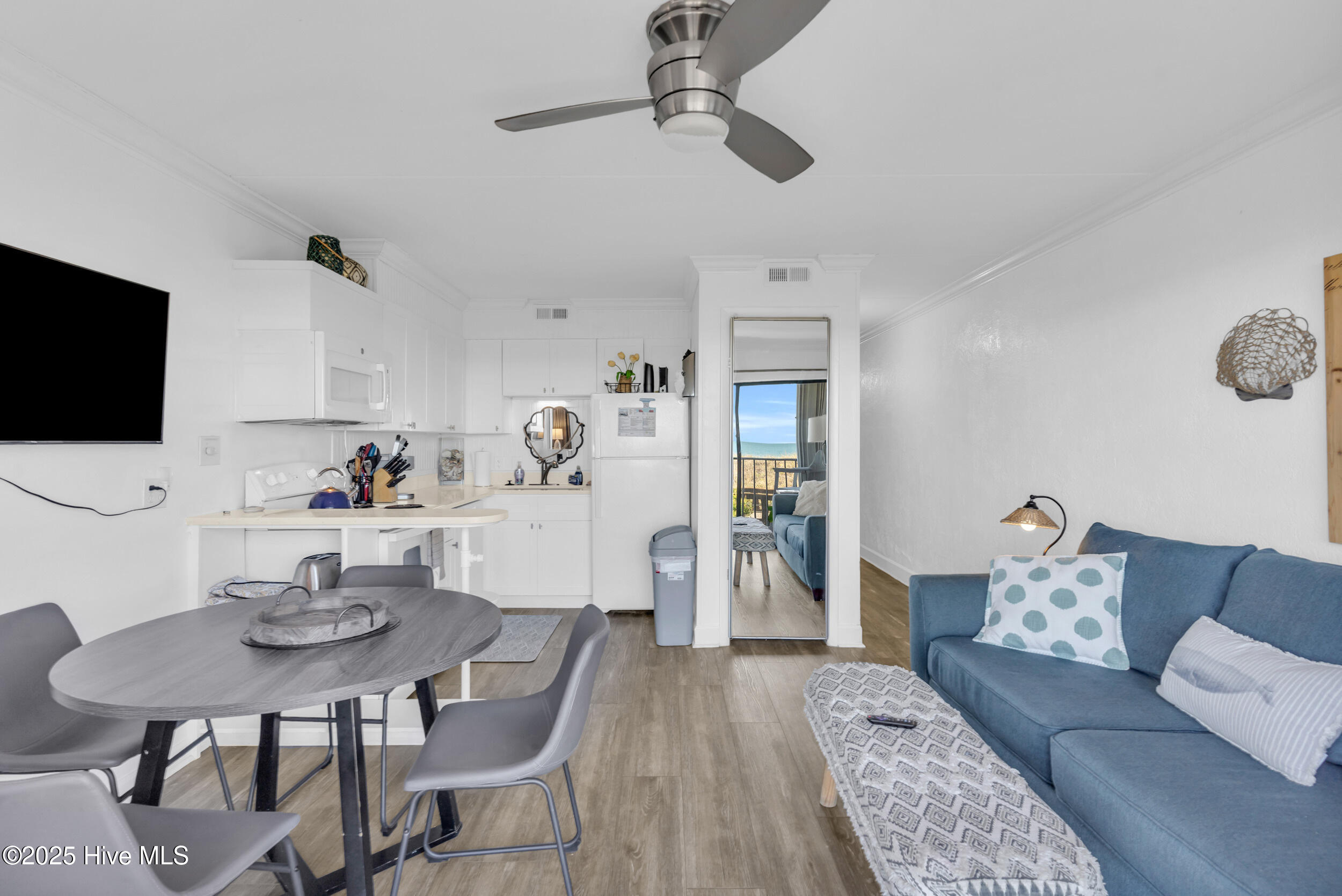 100490591 | Photo 10