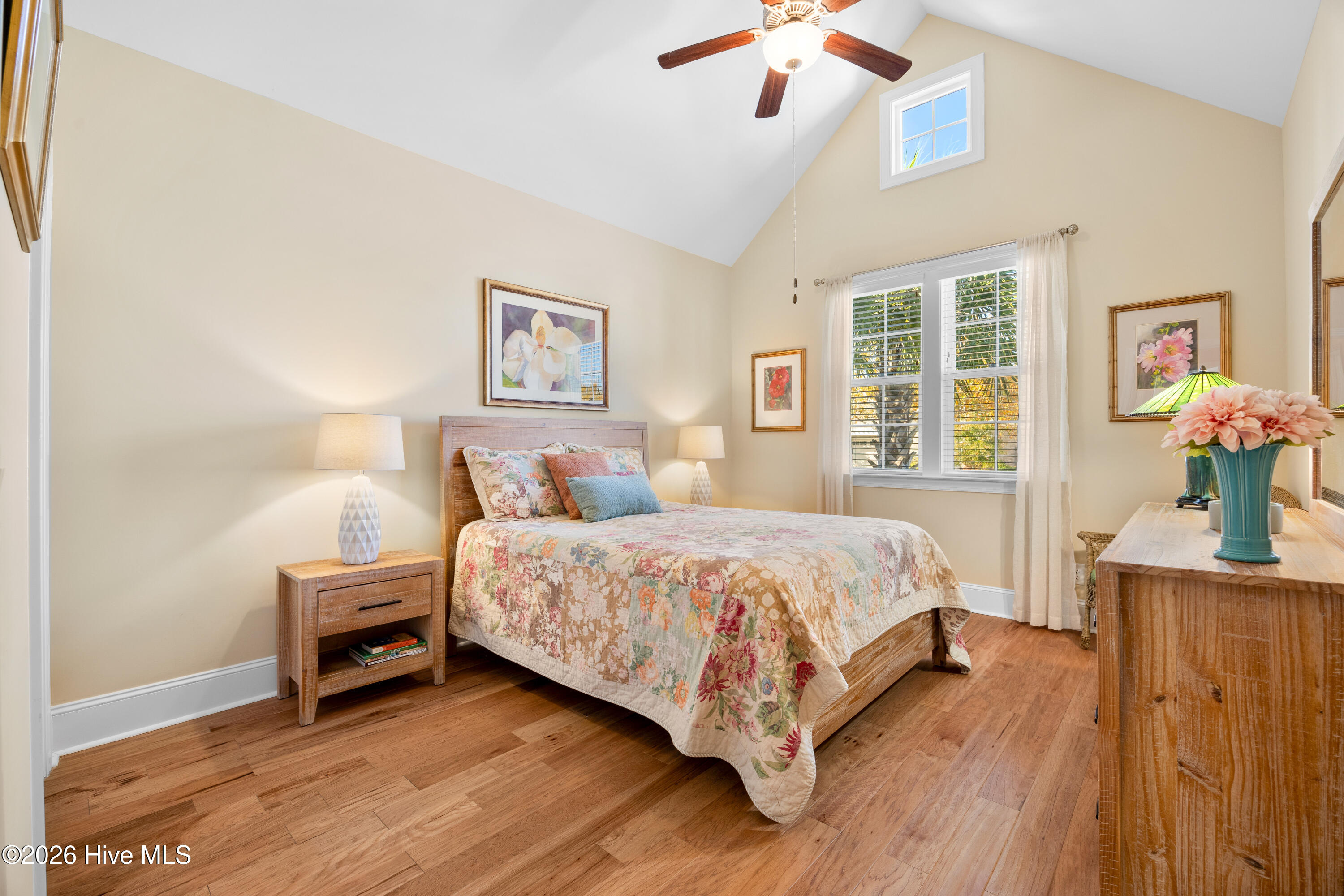 100550520 | Photo 29