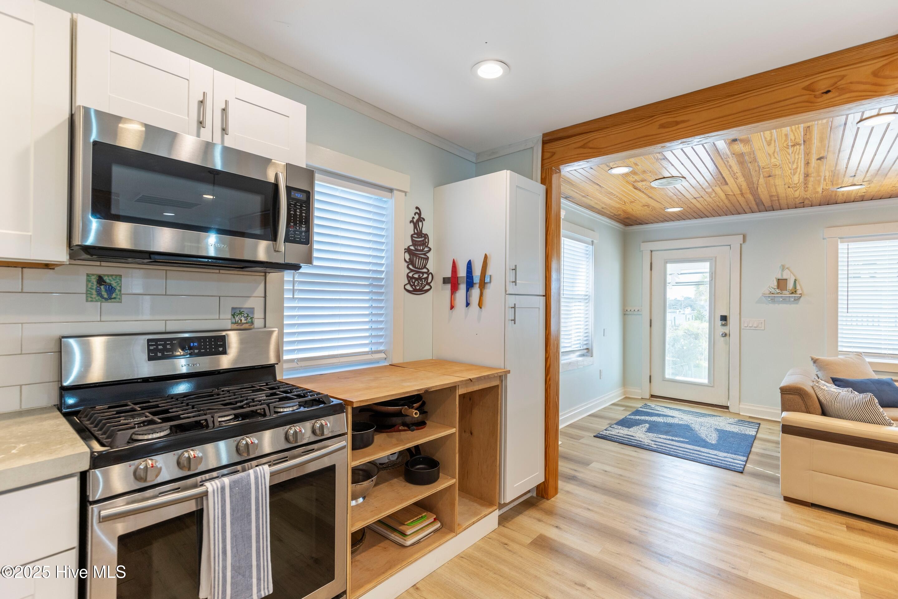 100567427 | Photo 12