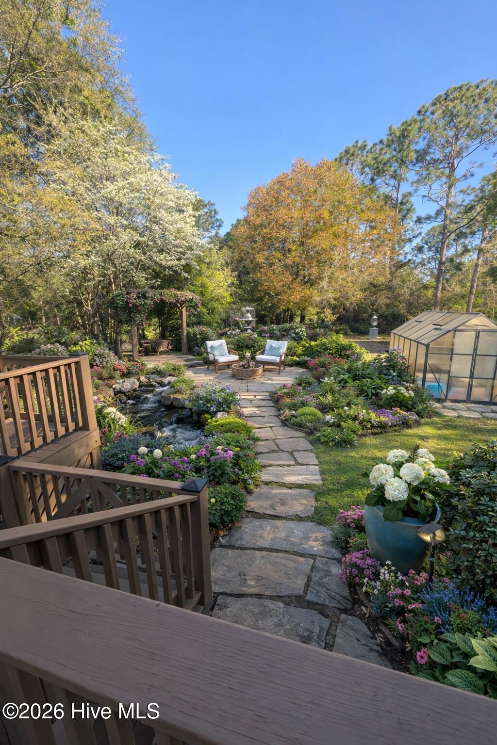 100566474 | Photo 24