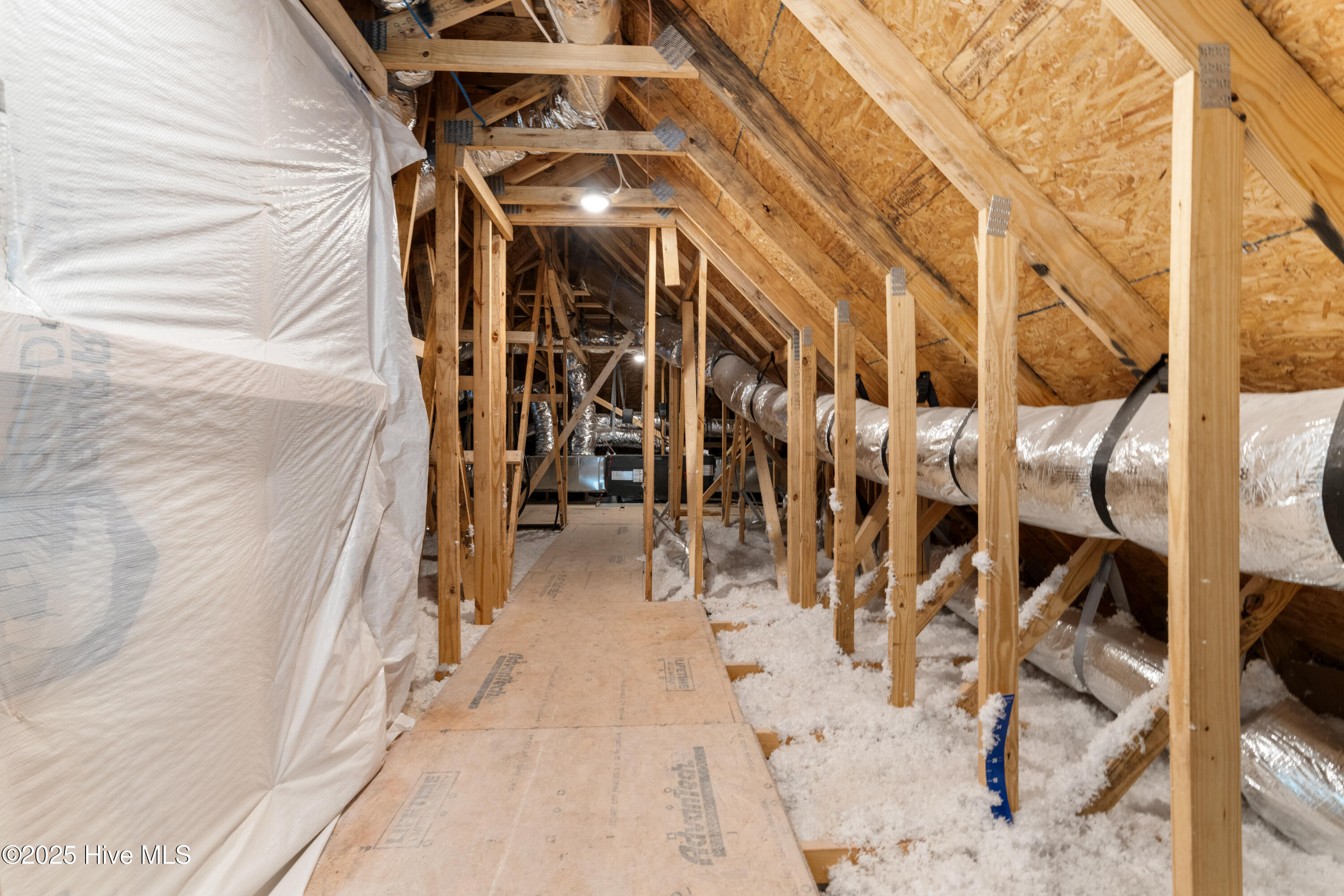 100485467 | Photo 39