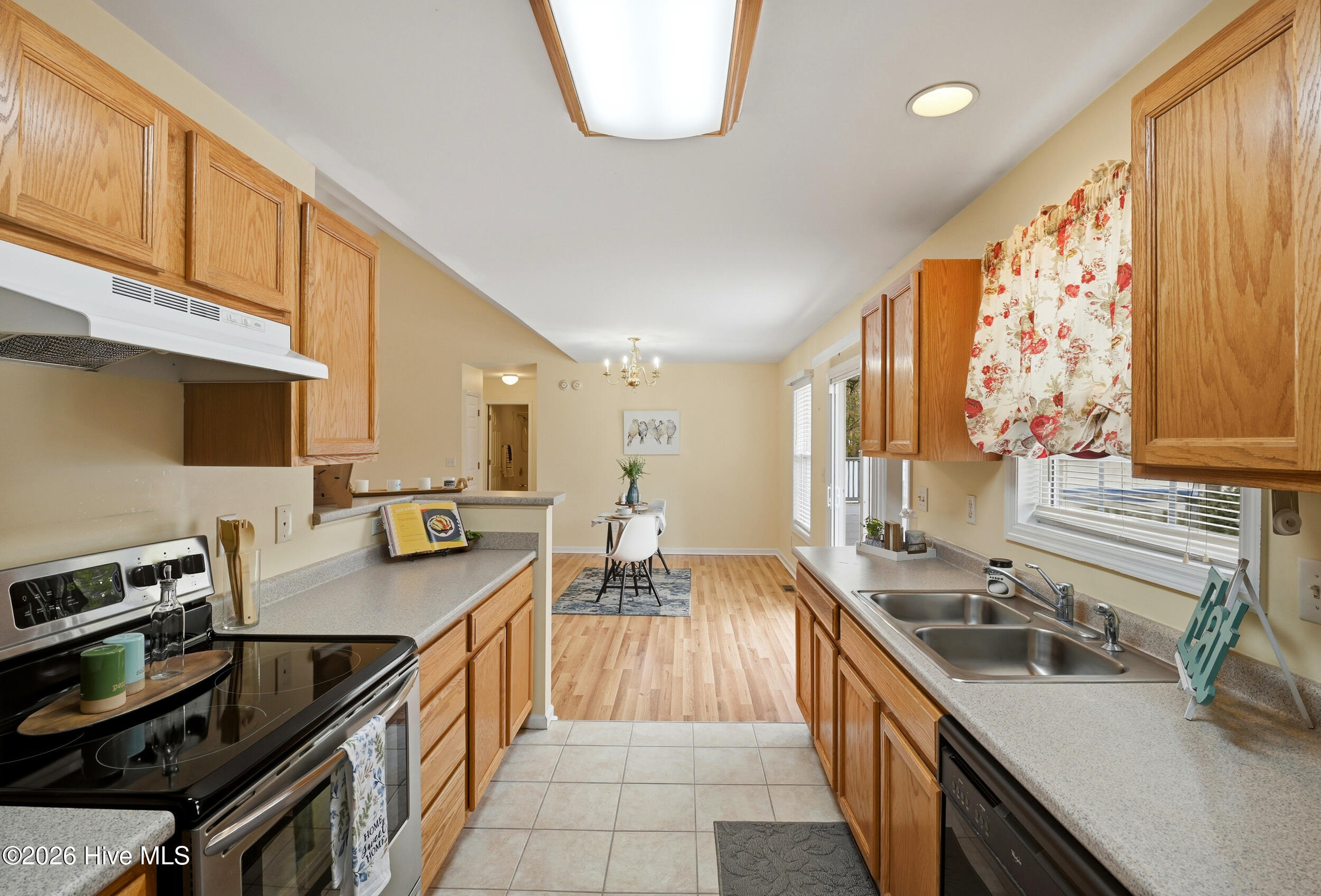 100562256 | Photo 15