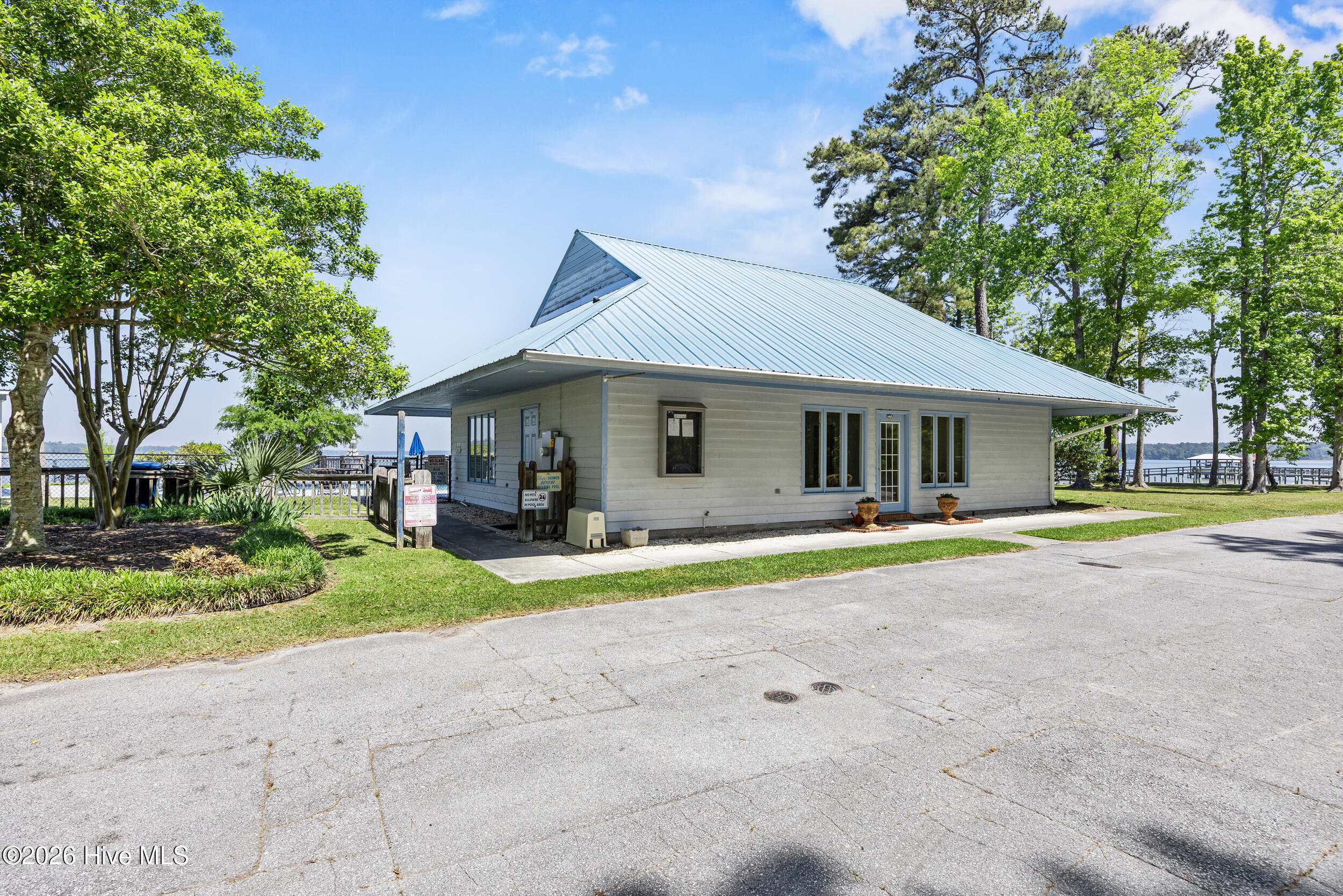 100569506 | Photo 72